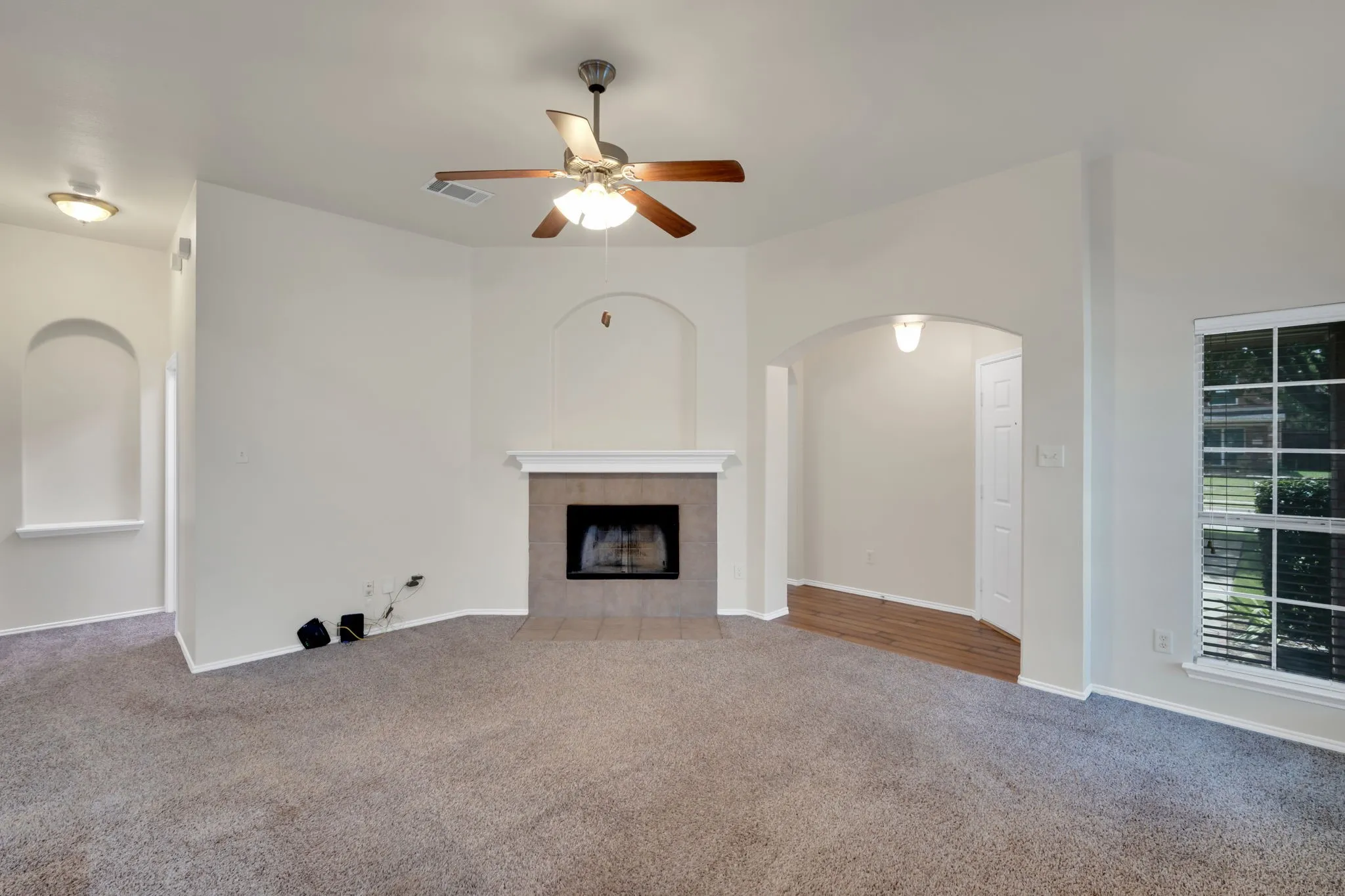 Single Family Residence For Sale in Ellis County , 201 Old Settlers Trail, Waxahachie, Texas 75167, 3 Bedroom, 2 Bathroom, 2 Garage spaces, 1,495 Sqft, built in 2005, mls#21303205, Real Estate Agent in Waxahachie, Homes For Sale in Ellis county, Homes For Sale in Waxahachie, Realtor in Waxahachie Texas, Real Estate Brokerage Independent Realty Texas, Luminita Cordes Realtor