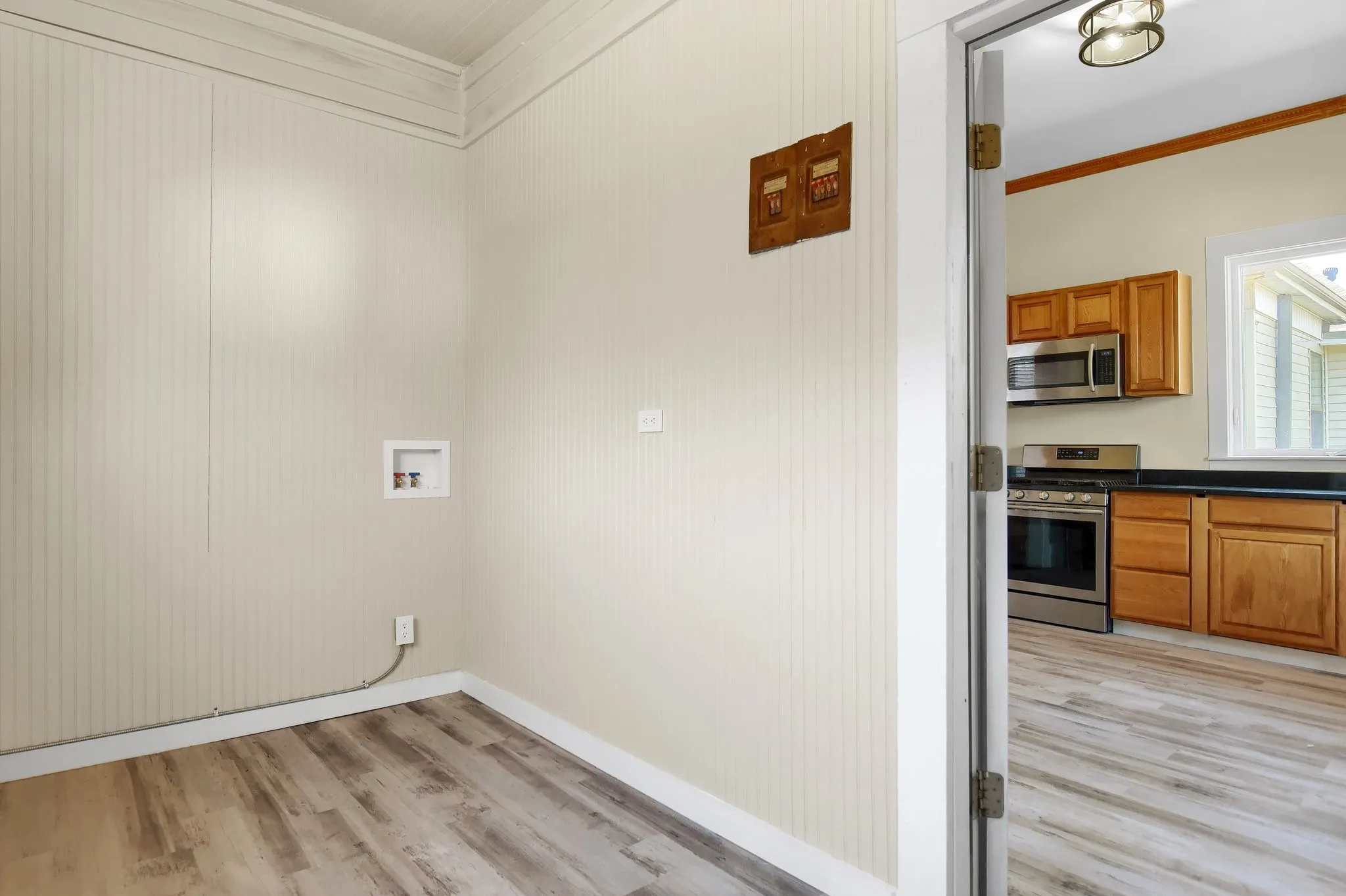 Single Family Residence For Rent in Grayson County , 1115 W Bond Street, Denison, Texas 75020, 4 Bedroom, 2 Bathroom, 1 Garage spaces, 2,078 Sqft, built in 1926, mls#21304459, Real Estate Agent in Denison, Homes For Rent in Grayson county, Homes For Rent in Denison, Realtor in Denison Texas, Real Estate Brokerage Independent Realty Texas, Luminita Cordes Realtor