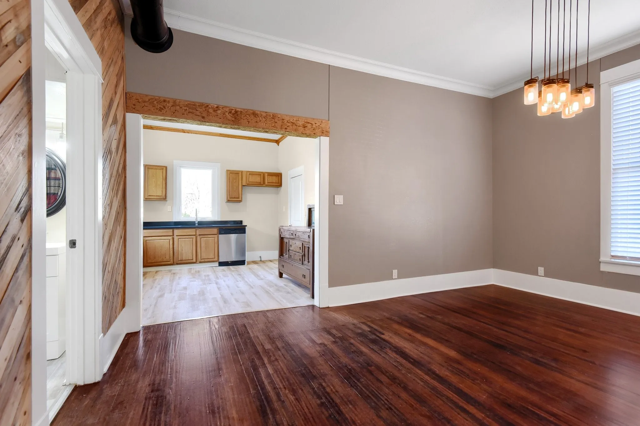 Single Family Residence For Rent in Grayson County , 1115 W Bond Street, Denison, Texas 75020, 4 Bedroom, 2 Bathroom, 1 Garage spaces, 2,078 Sqft, built in 1926, mls#21304459, Real Estate Agent in Denison, Homes For Rent in Grayson county, Homes For Rent in Denison, Realtor in Denison Texas, Real Estate Brokerage Independent Realty Texas, Luminita Cordes Realtor