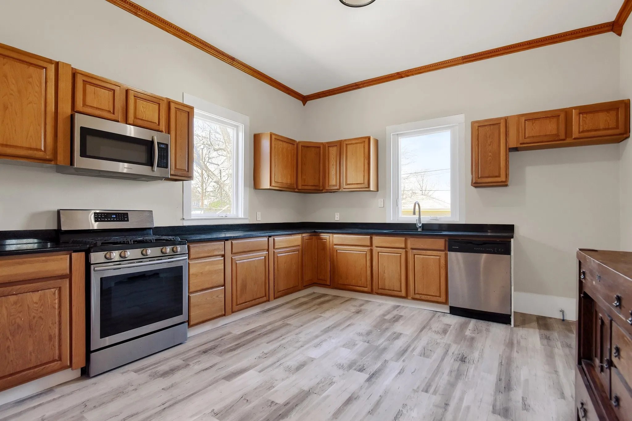 Single Family Residence For Rent in Grayson County , 1115 W Bond Street, Denison, Texas 75020, 4 Bedroom, 2 Bathroom, 1 Garage spaces, 2,078 Sqft, built in 1926, mls#21304459, Real Estate Agent in Denison, Homes For Rent in Grayson county, Homes For Rent in Denison, Realtor in Denison Texas, Real Estate Brokerage Independent Realty Texas, Luminita Cordes Realtor
