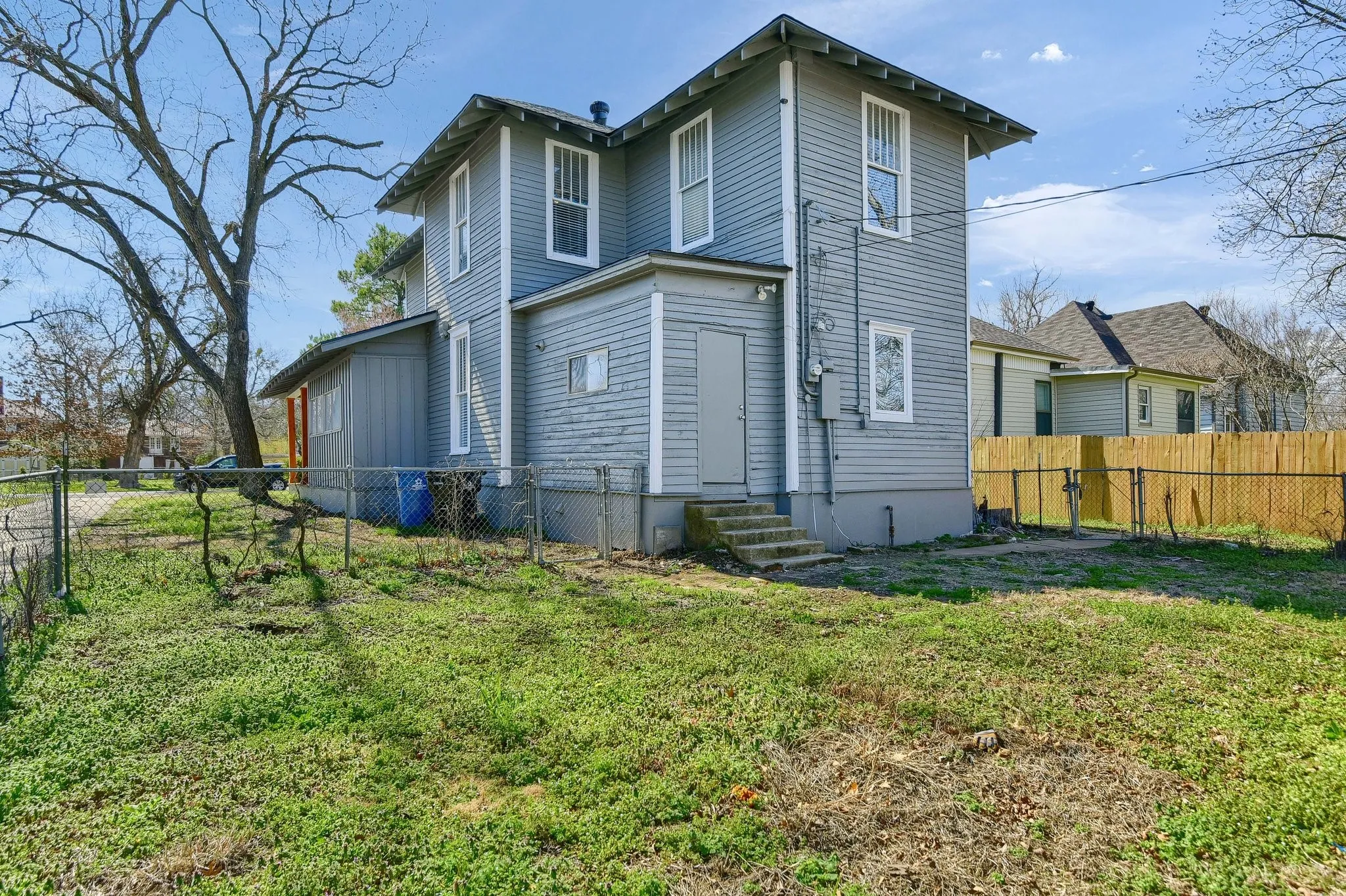 Single Family Residence For Rent in Grayson County , 1115 W Bond Street, Denison, Texas 75020, 4 Bedroom, 2 Bathroom, 1 Garage spaces, 2,078 Sqft, built in 1926, mls#21304459, Real Estate Agent in Denison, Homes For Rent in Grayson county, Homes For Rent in Denison, Realtor in Denison Texas, Real Estate Brokerage Independent Realty Texas, Luminita Cordes Realtor