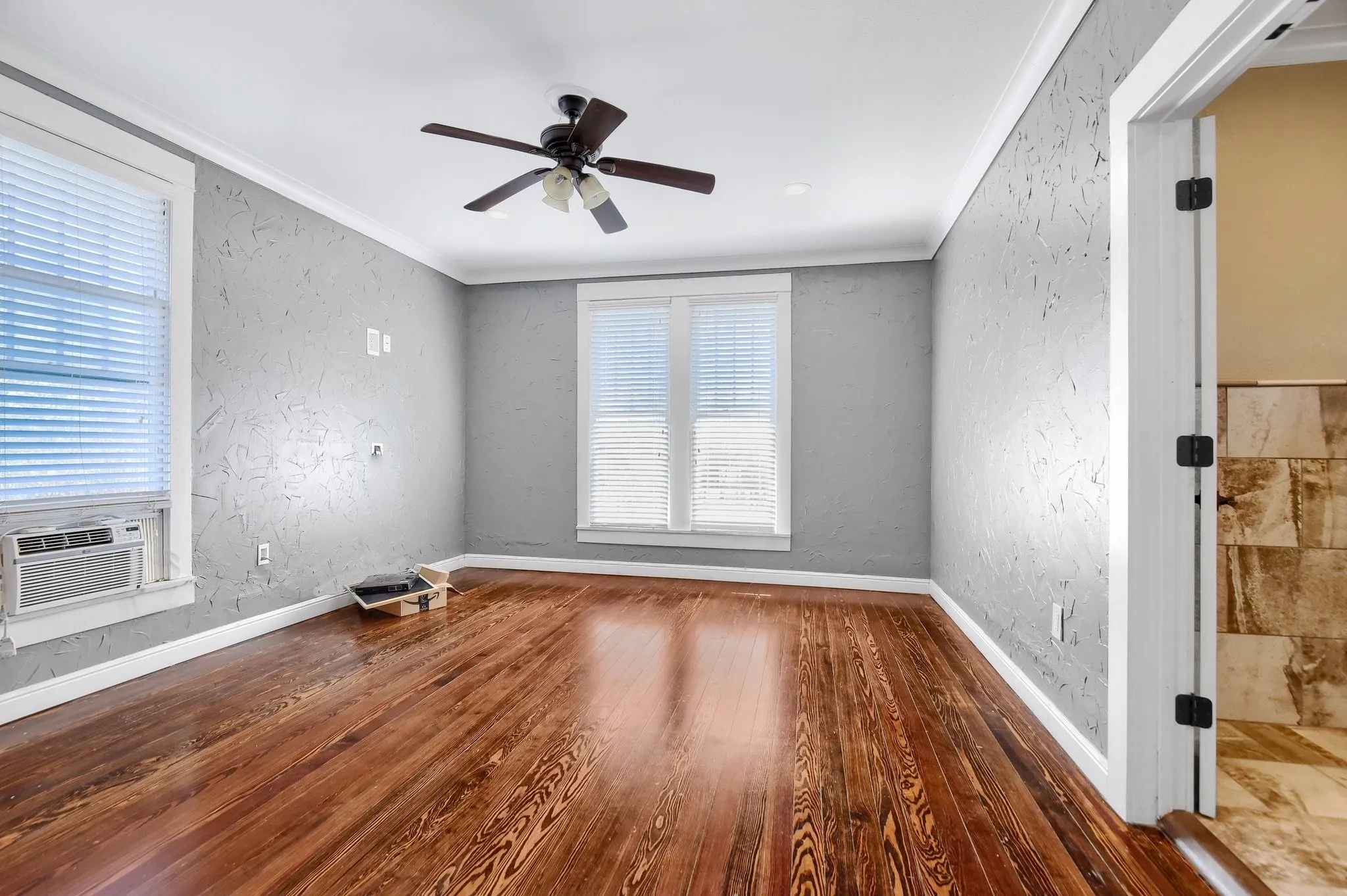 Single Family Residence For Rent in Grayson County , 1115 W Bond Street, Denison, Texas 75020, 4 Bedroom, 2 Bathroom, 1 Garage spaces, 2,078 Sqft, built in 1926, mls#21304459, Real Estate Agent in Denison, Homes For Rent in Grayson county, Homes For Rent in Denison, Realtor in Denison Texas, Real Estate Brokerage Independent Realty Texas, Luminita Cordes Realtor