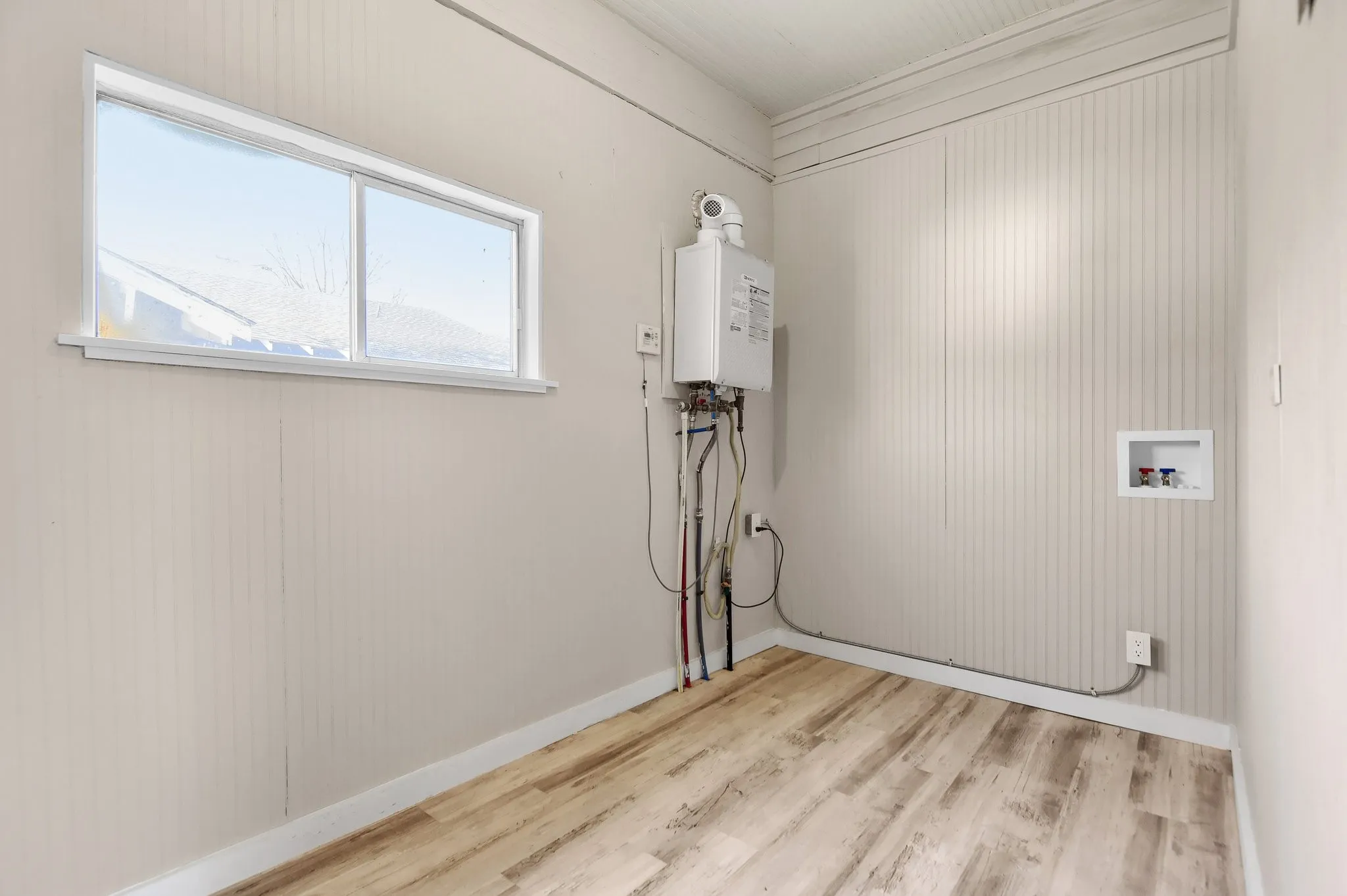 Single Family Residence For Rent in Grayson County , 1115 W Bond Street, Denison, Texas 75020, 4 Bedroom, 2 Bathroom, 1 Garage spaces, 2,078 Sqft, built in 1926, mls#21304459, Real Estate Agent in Denison, Homes For Rent in Grayson county, Homes For Rent in Denison, Realtor in Denison Texas, Real Estate Brokerage Independent Realty Texas, Luminita Cordes Realtor
