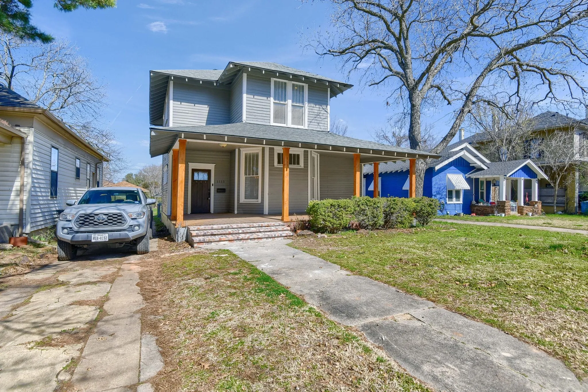 Single Family Residence For Rent in Grayson County , 1115 W Bond Street, Denison, Texas 75020, 4 Bedroom, 2 Bathroom, 1 Garage spaces, 2,078 Sqft, built in 1926, mls#21304459, Real Estate Agent in Denison, Homes For Rent in Grayson county, Homes For Rent in Denison, Realtor in Denison Texas, Real Estate Brokerage Independent Realty Texas, Luminita Cordes Realtor