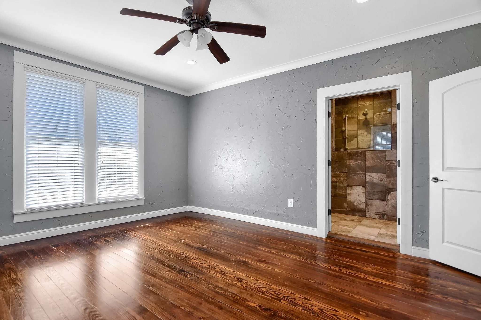 Single Family Residence For Rent in Grayson County , 1115 W Bond Street, Denison, Texas 75020, 4 Bedroom, 2 Bathroom, 1 Garage spaces, 2,078 Sqft, built in 1926, mls#21304459, Real Estate Agent in Denison, Homes For Rent in Grayson county, Homes For Rent in Denison, Realtor in Denison Texas, Real Estate Brokerage Independent Realty Texas, Luminita Cordes Realtor