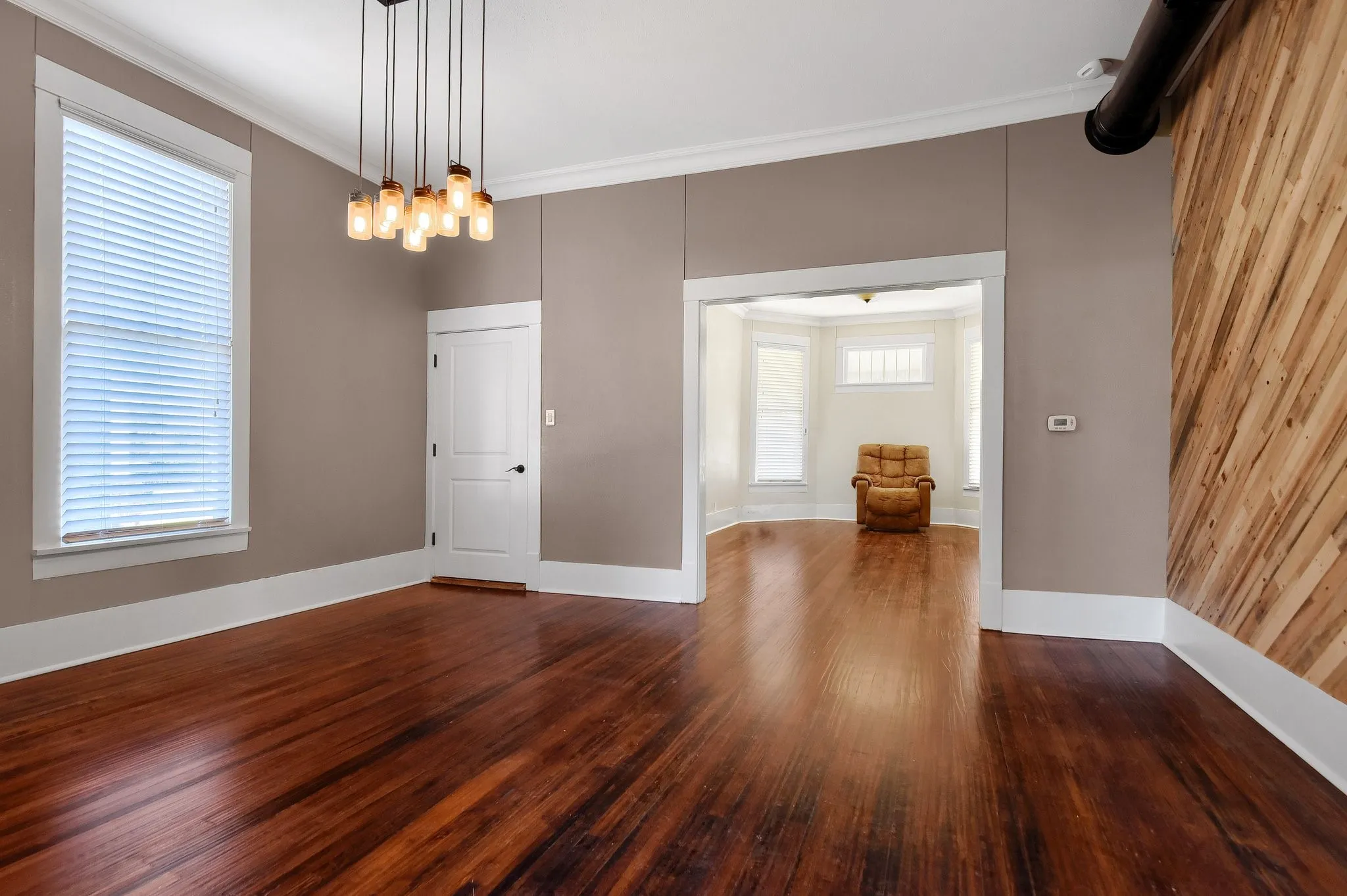 Single Family Residence For Rent in Grayson County , 1115 W Bond Street, Denison, Texas 75020, 4 Bedroom, 2 Bathroom, 1 Garage spaces, 2,078 Sqft, built in 1926, mls#21304459, Real Estate Agent in Denison, Homes For Rent in Grayson county, Homes For Rent in Denison, Realtor in Denison Texas, Real Estate Brokerage Independent Realty Texas, Luminita Cordes Realtor