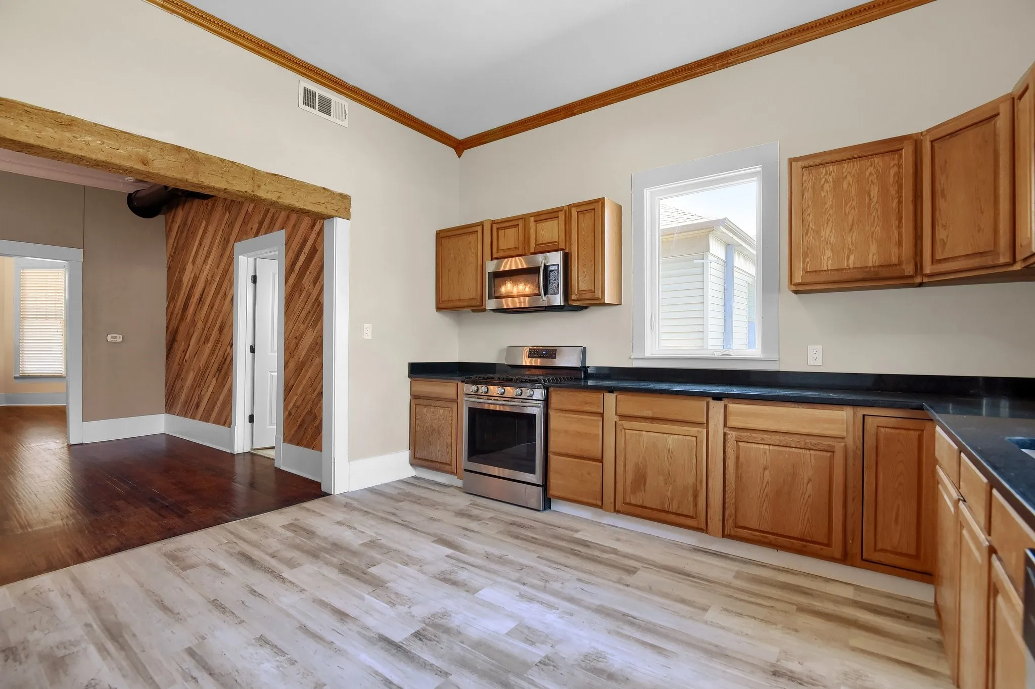 Single Family Residence For Rent in Grayson County , 1115 W Bond Street, Denison, Texas 75020, 4 Bedroom, 2 Bathroom, 1 Garage spaces, 2,078 Sqft, built in 1926, mls#21304459, Real Estate Agent in Denison, Homes For Rent in Grayson county, Homes For Rent in Denison, Realtor in Denison Texas, Real Estate Brokerage Independent Realty Texas, Luminita Cordes Realtor