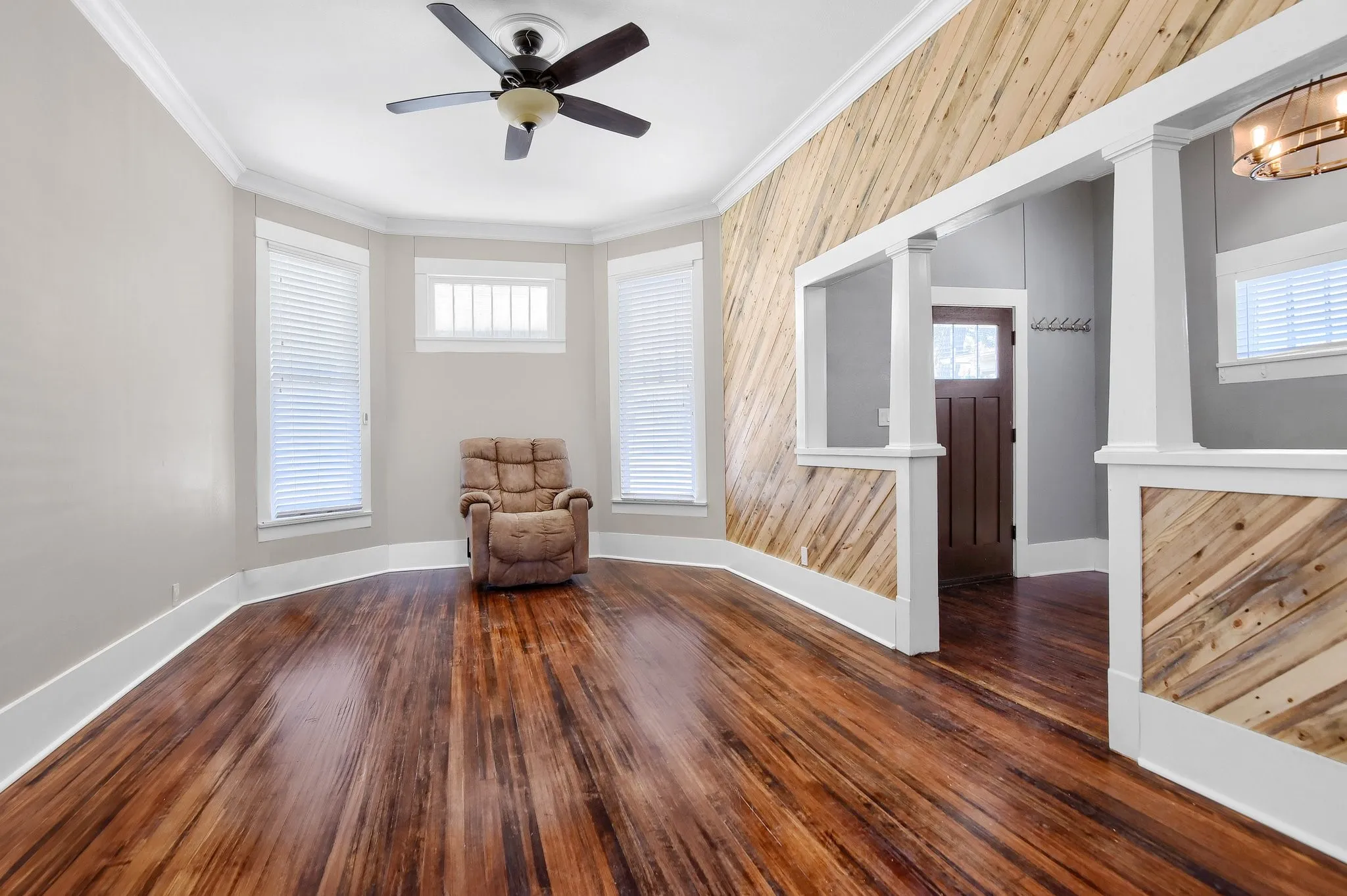 Single Family Residence For Rent in Grayson County , 1115 W Bond Street, Denison, Texas 75020, 4 Bedroom, 2 Bathroom, 1 Garage spaces, 2,078 Sqft, built in 1926, mls#21304459, Real Estate Agent in Denison, Homes For Rent in Grayson county, Homes For Rent in Denison, Realtor in Denison Texas, Real Estate Brokerage Independent Realty Texas, Luminita Cordes Realtor