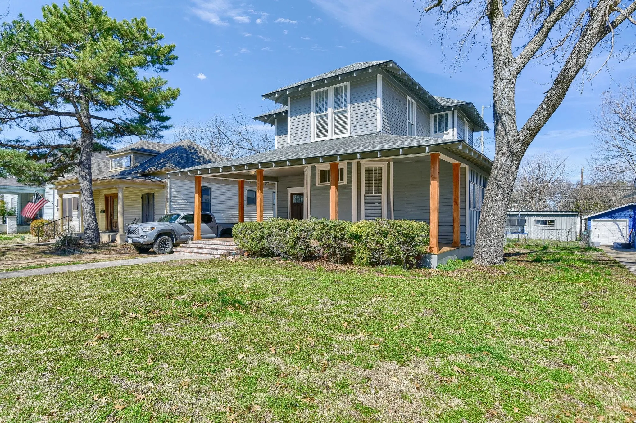 Single Family Residence For Rent in Grayson County , 1115 W Bond Street, Denison, Texas 75020, 4 Bedroom, 2 Bathroom, 1 Garage spaces, 2,078 Sqft, built in 1926, mls#21304459, Real Estate Agent in Denison, Homes For Rent in Grayson county, Homes For Rent in Denison, Realtor in Denison Texas, Real Estate Brokerage Independent Realty Texas, Luminita Cordes Realtor