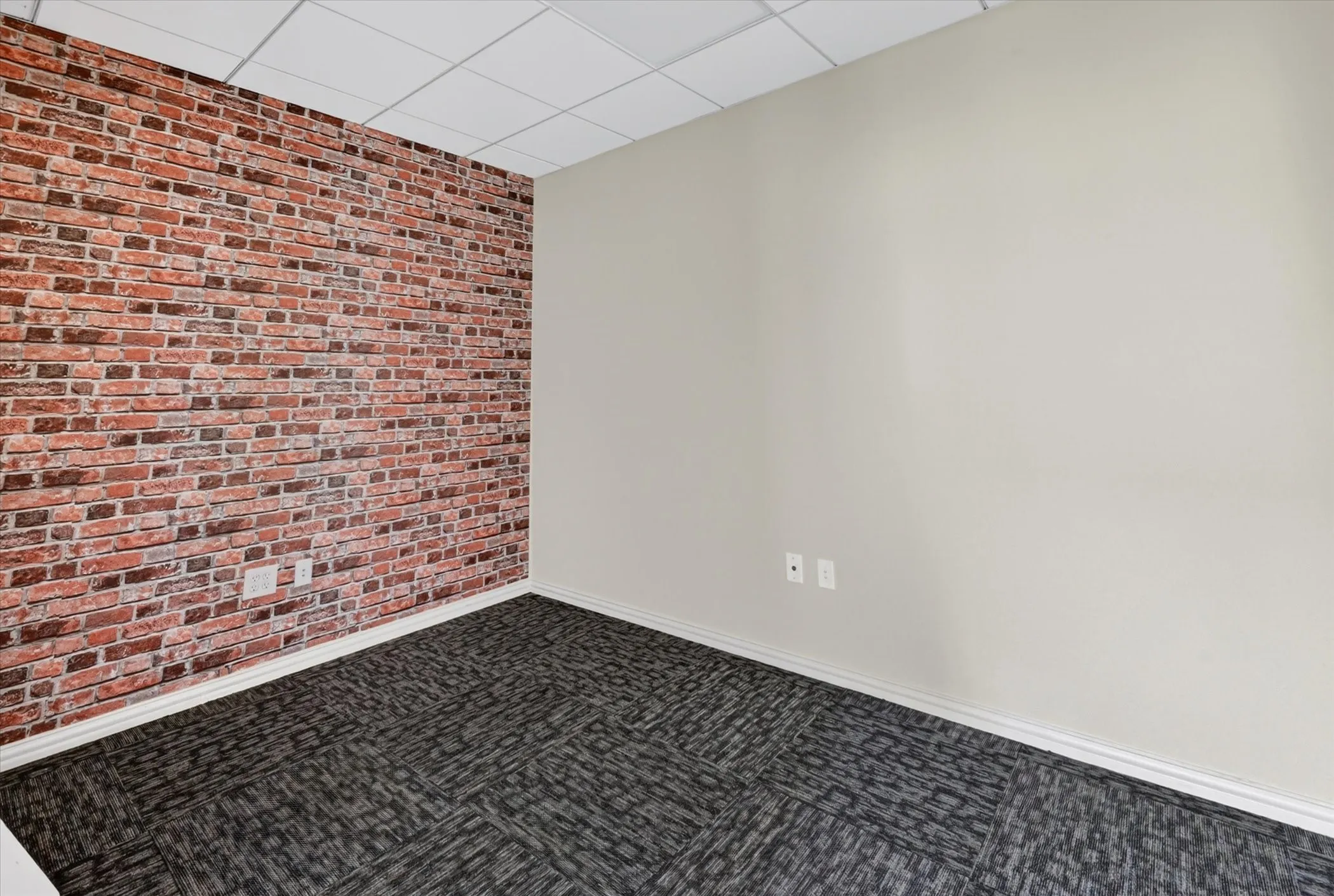 Office For Rent in Denton County , 6200 Stone Hill Farms Parkway, Flower Mound, Texas 75028, 0, 0, Garage spaces, 0 Sqft, built in 2002, mls#21305830, Real Estate Agent in Flower Mound, Homes For Rent in Denton county, Homes For Rent in Flower Mound, Realtor in Flower Mound Texas, Real Estate Brokerage Independent Realty Texas, Luminita Cordes Realtor
