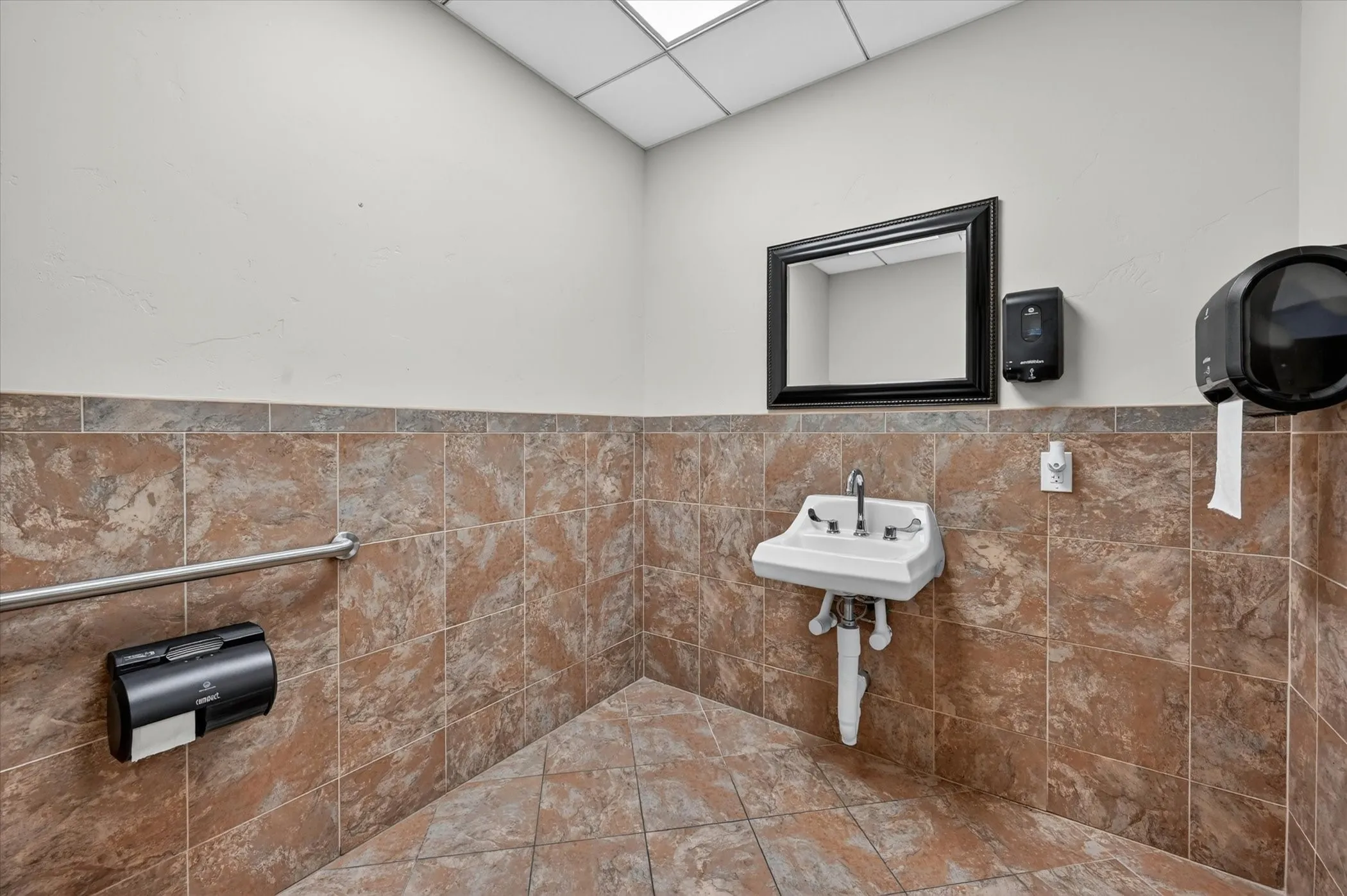 Office For Rent in Denton County , 6200 Stone Hill Farms Parkway, Flower Mound, Texas 75028, 0, 0, Garage spaces, 0 Sqft, built in 2002, mls#21305830, Real Estate Agent in Flower Mound, Homes For Rent in Denton county, Homes For Rent in Flower Mound, Realtor in Flower Mound Texas, Real Estate Brokerage Independent Realty Texas, Luminita Cordes Realtor