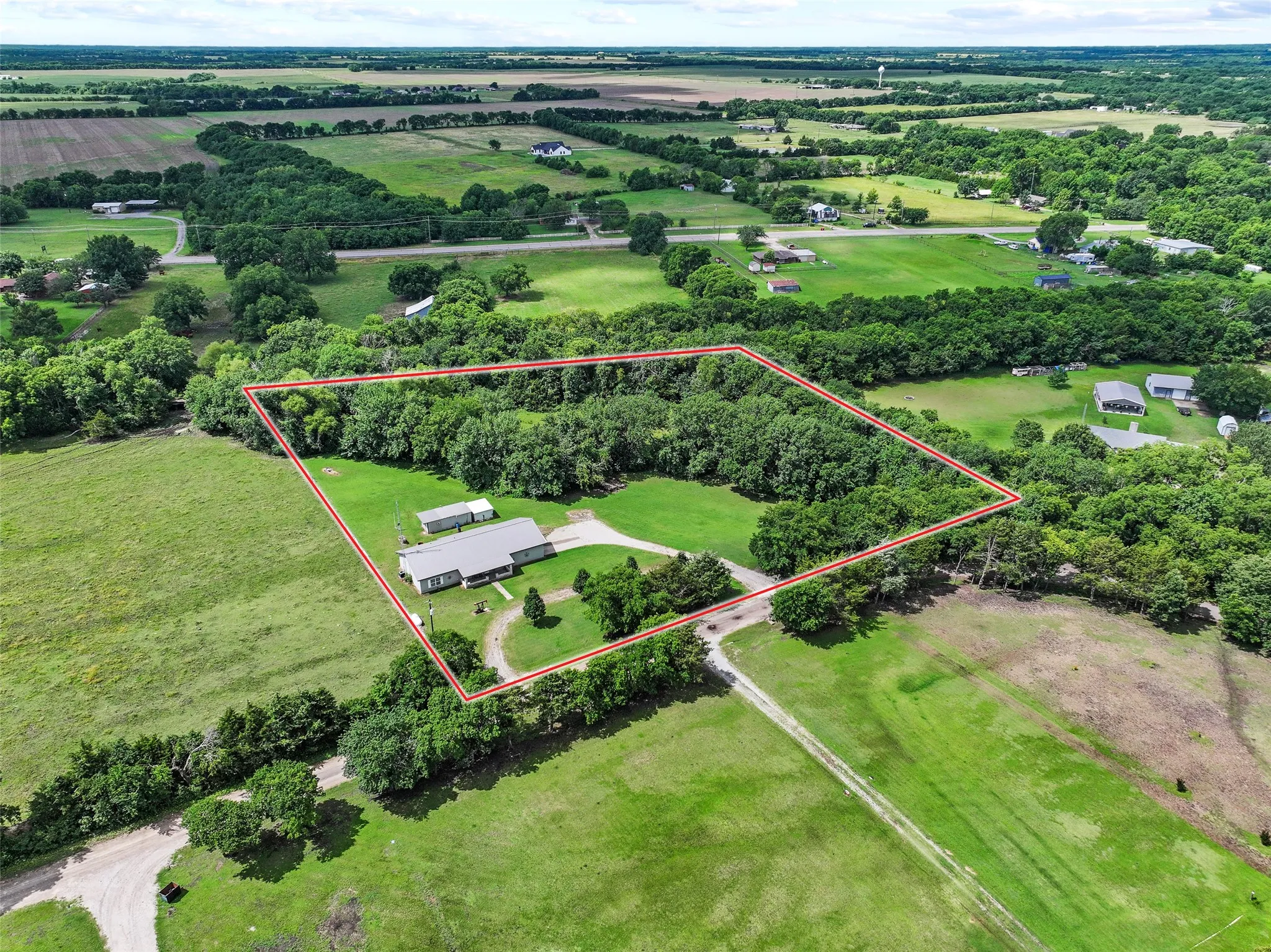 2.73 acres just outside of Bonham and minutes to Sherman and Denison!