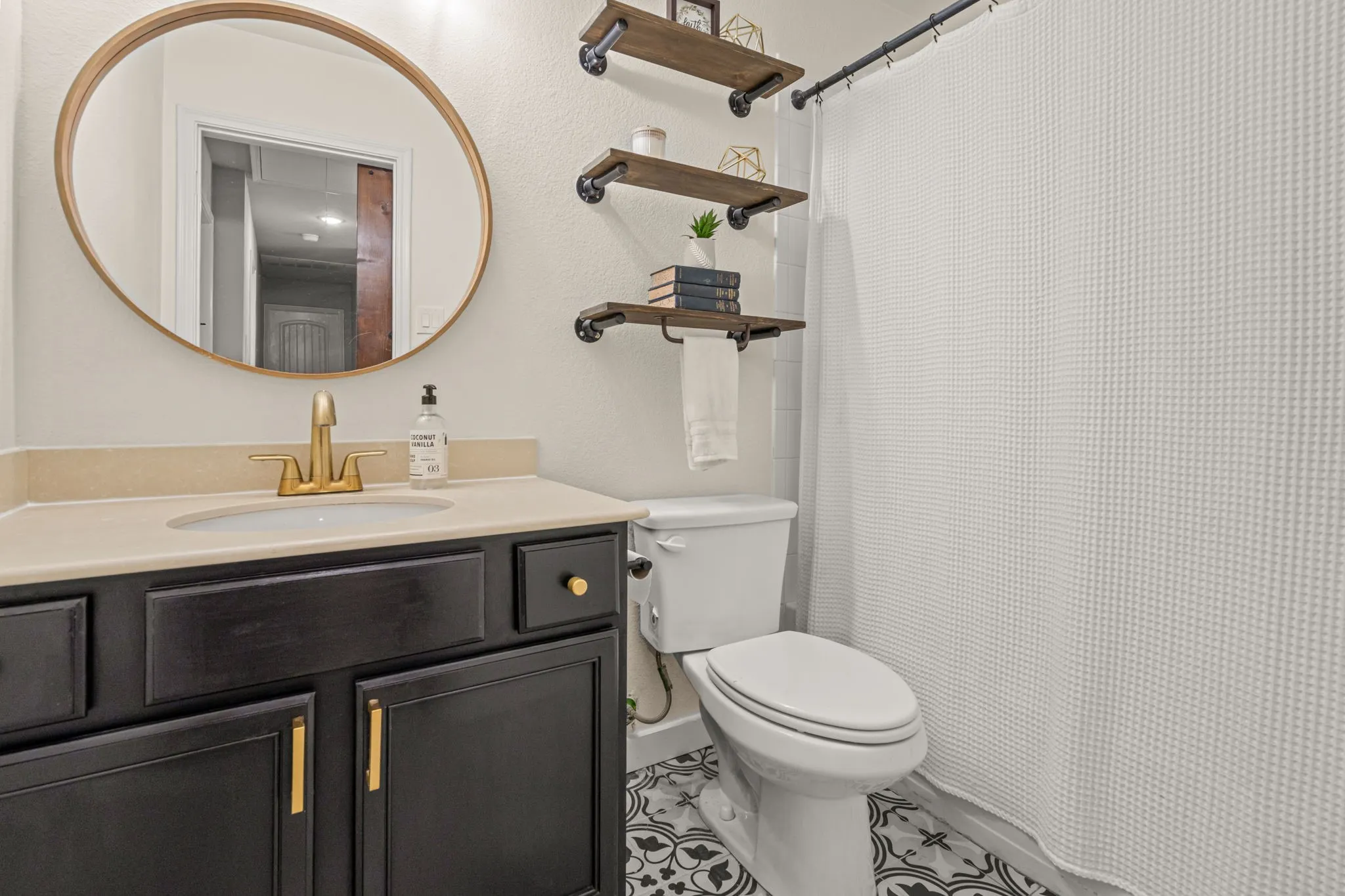Upstairs full bath