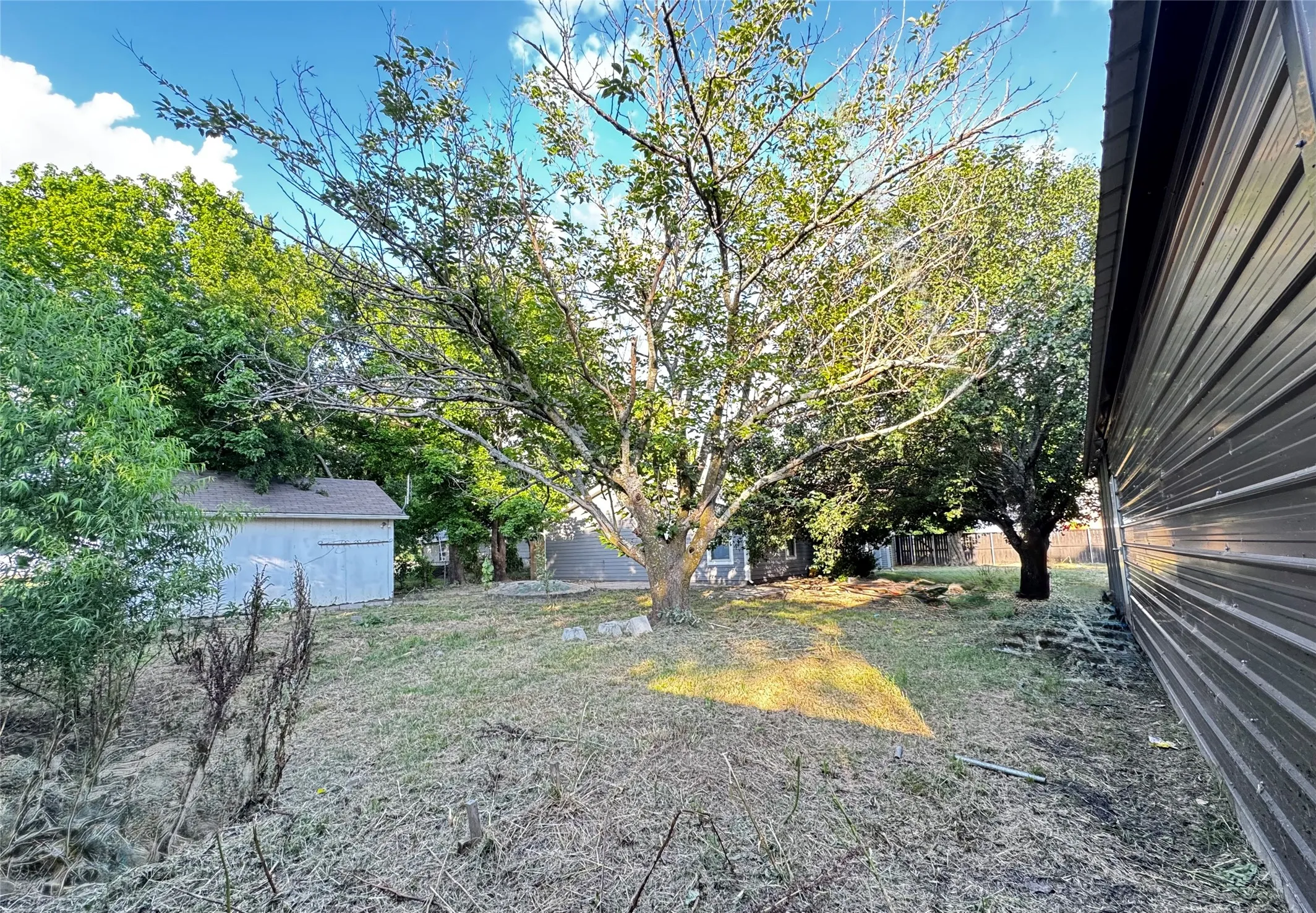 Single Family Residence For Sale in Grayson County , 385 Main Street, Dorchester, Texas 75459, 3 Bedroom, 2 Bathroom, 1 Garage spaces, 1,384 Sqft, built in 1900, mls#21300093, Real Estate Agent in Dorchester, Homes For Sale in Grayson county, Homes For Sale in Dorchester, Realtor in Dorchester Texas, Real Estate Brokerage Independent Realty Texas, Luminita Cordes Realtor