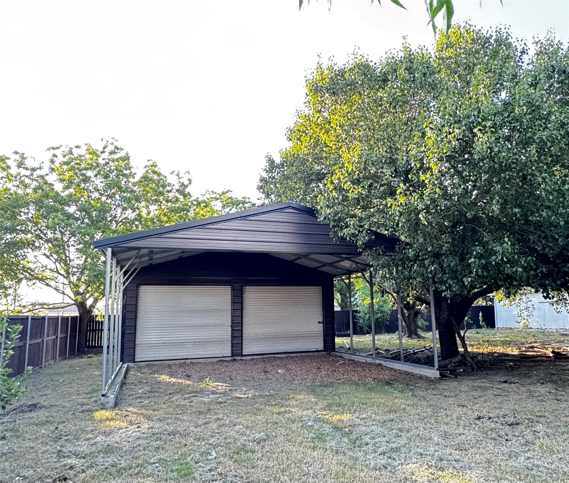 Single Family Residence For Sale in Grayson County , 385 Main Street, Dorchester, Texas 75459, 3 Bedroom, 2 Bathroom, 1 Garage spaces, 1,384 Sqft, built in 1900, mls#21300093, Real Estate Agent in Dorchester, Homes For Sale in Grayson county, Homes For Sale in Dorchester, Realtor in Dorchester Texas, Real Estate Brokerage Independent Realty Texas, Luminita Cordes Realtor