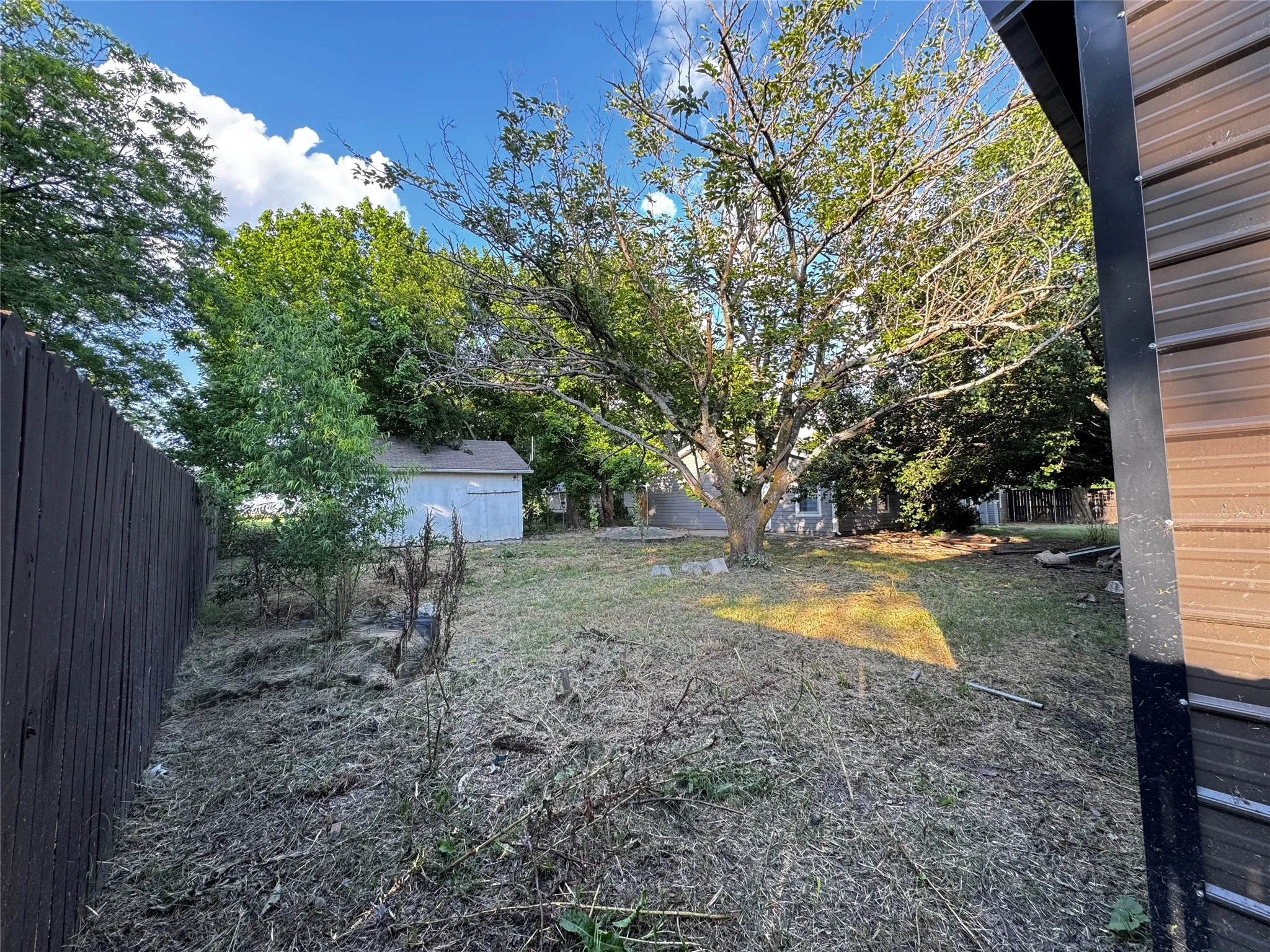 Single Family Residence For Sale in Grayson County , 385 Main Street, Dorchester, Texas 75459, 3 Bedroom, 2 Bathroom, 1 Garage spaces, 1,384 Sqft, built in 1900, mls#21300093, Real Estate Agent in Dorchester, Homes For Sale in Grayson county, Homes For Sale in Dorchester, Realtor in Dorchester Texas, Real Estate Brokerage Independent Realty Texas, Luminita Cordes Realtor
