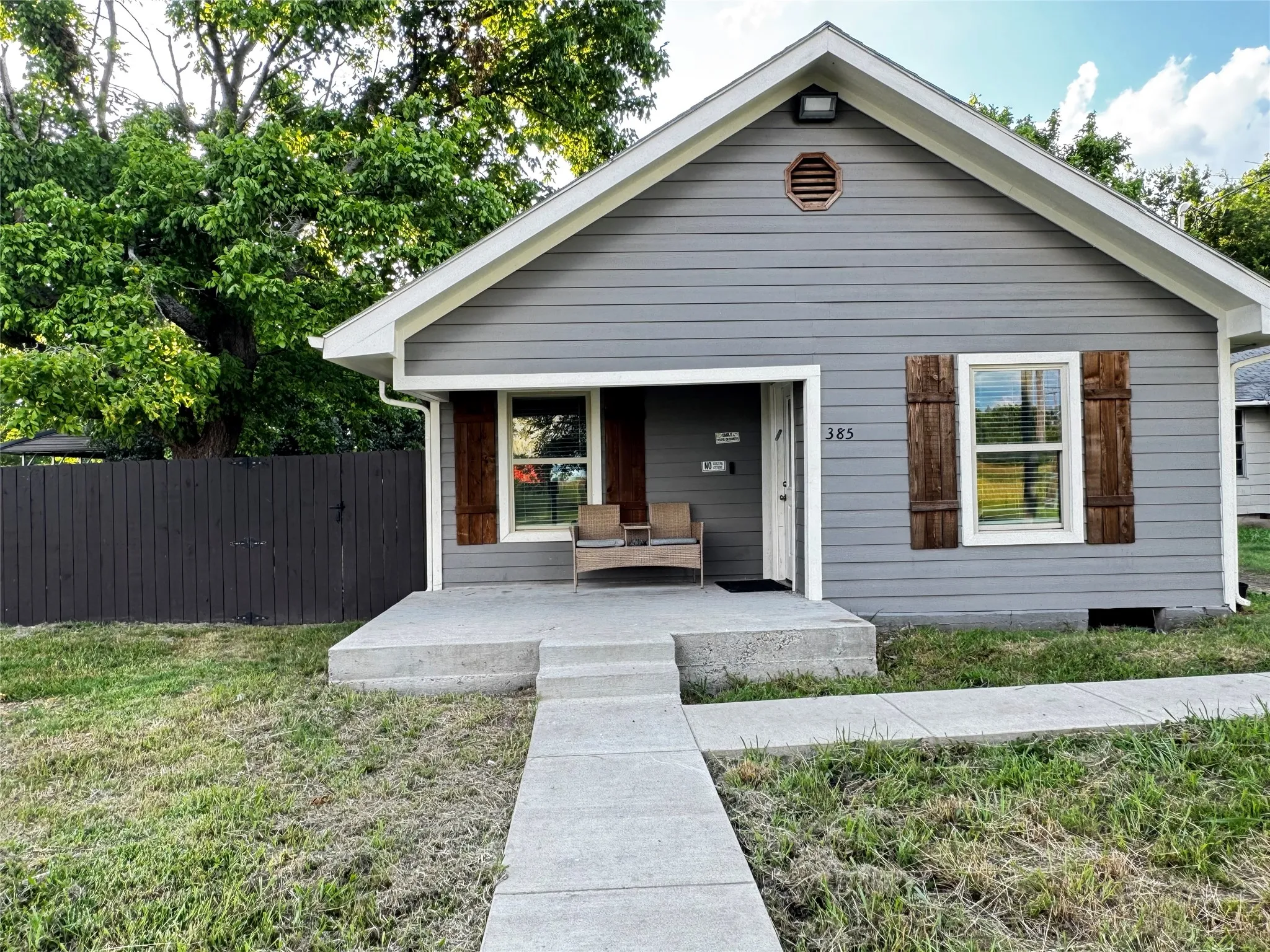Single Family Residence For Sale in Grayson County , 385 Main Street, Dorchester, Texas 75459, 3 Bedroom, 2 Bathroom, 1 Garage spaces, 1,384 Sqft, built in 1900, mls#21300093, Real Estate Agent in Dorchester, Homes For Sale in Grayson county, Homes For Sale in Dorchester, Realtor in Dorchester Texas, Real Estate Brokerage Independent Realty Texas, Luminita Cordes Realtor
