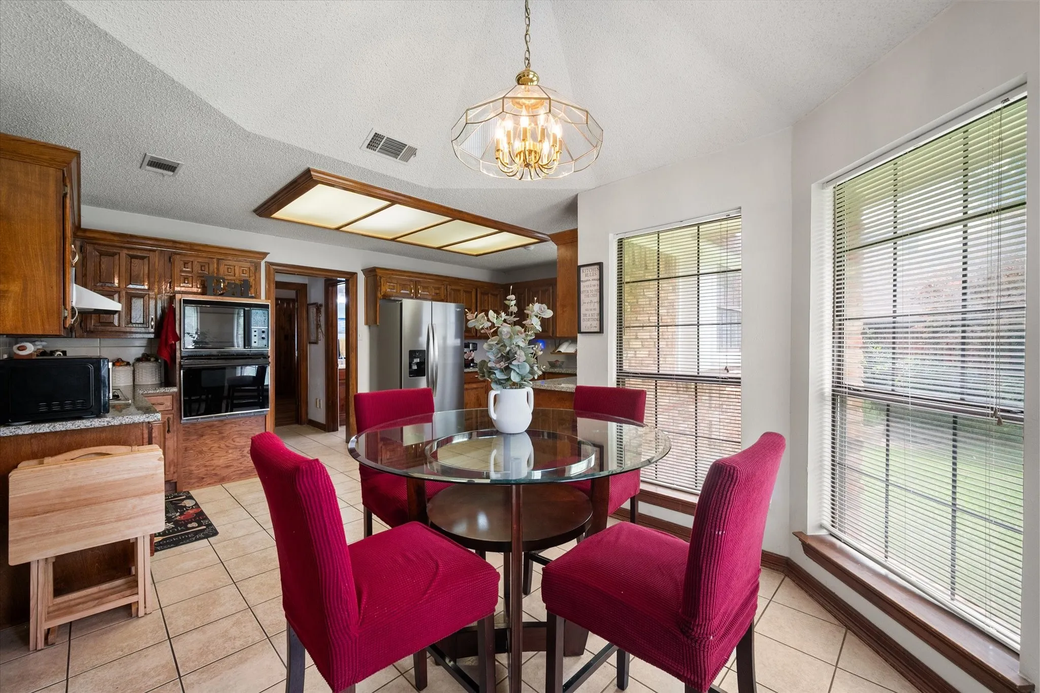 Single Family Residence For Sale in Dallas County , 919 Huntington Drive, Duncanville, Texas 75137, 3 Bedroom, 3 Bathroom, 2 Garage spaces, 2,763 Sqft, built in 1985, mls#21305310, Real Estate Agent in Duncanville, Homes For Sale in Dallas county, Homes For Sale in Duncanville, Realtor in Duncanville Texas, Real Estate Brokerage Independent Realty Texas, Luminita Cordes Realtor