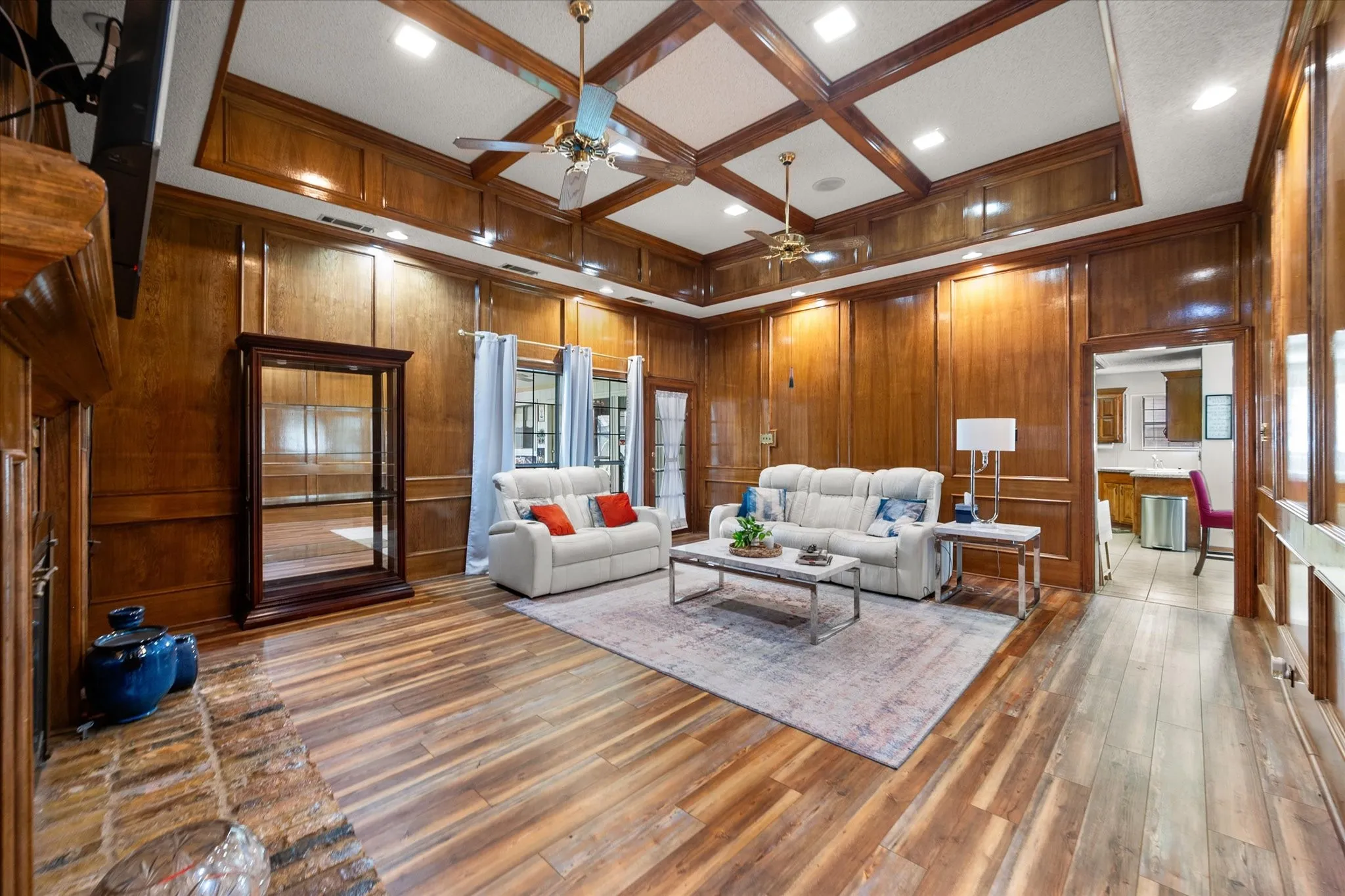 Single Family Residence For Sale in Dallas County , 919 Huntington Drive, Duncanville, Texas 75137, 3 Bedroom, 3 Bathroom, 2 Garage spaces, 2,763 Sqft, built in 1985, mls#21305310, Real Estate Agent in Duncanville, Homes For Sale in Dallas county, Homes For Sale in Duncanville, Realtor in Duncanville Texas, Real Estate Brokerage Independent Realty Texas, Luminita Cordes Realtor
