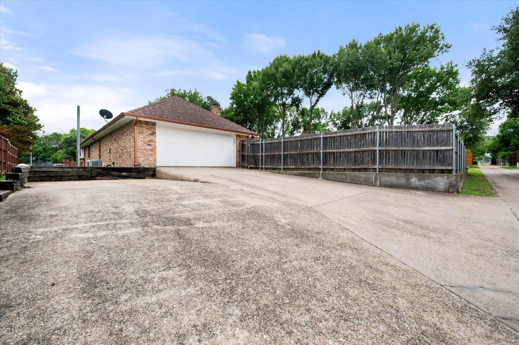 Rear driveway with extra parking space