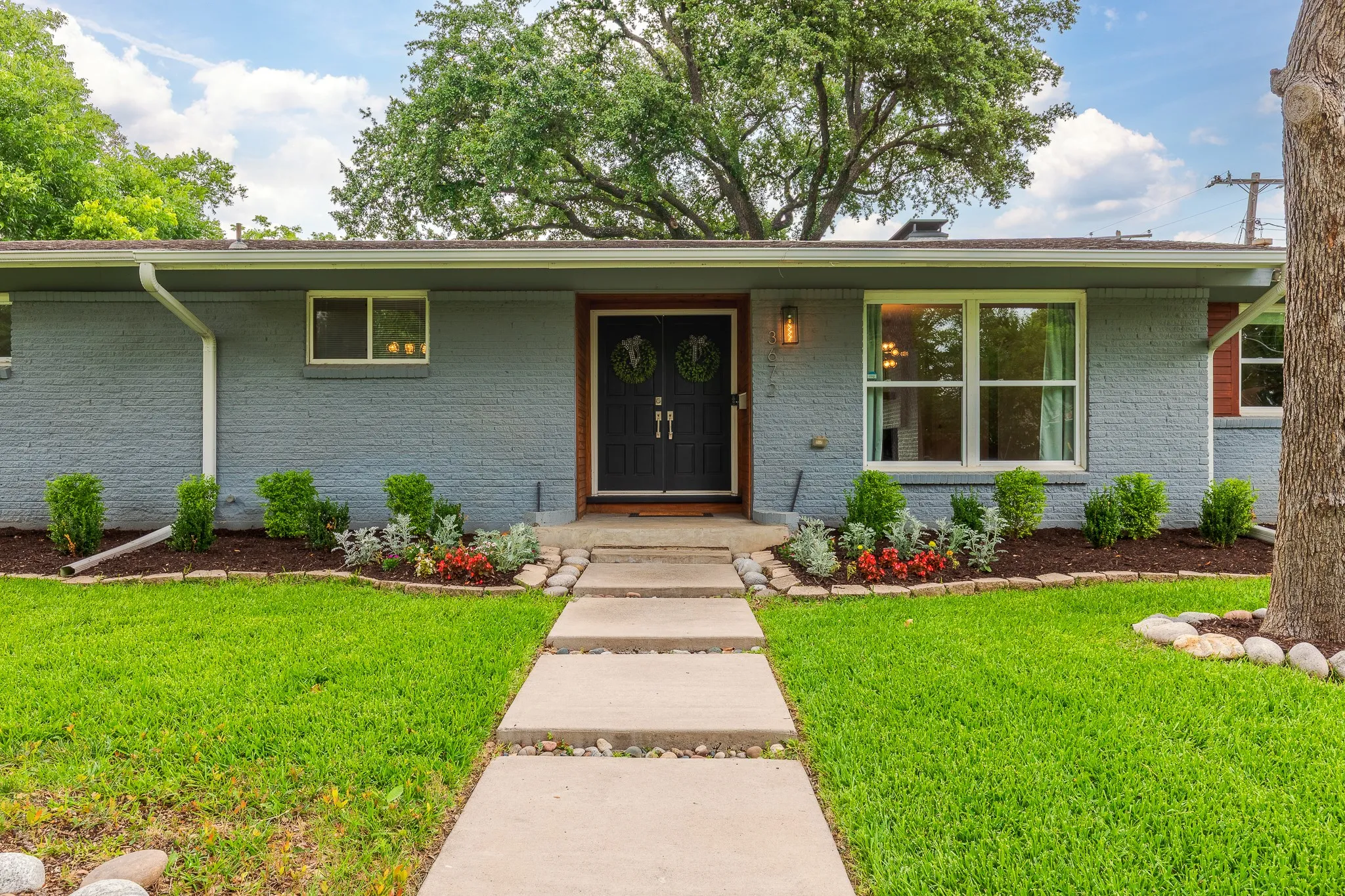 Single Family Residence For Sale in Dallas County , 3672 Midpines Drive, Dallas, Texas 75229, 4 Bedroom, 3 Bathroom, 2 Garage spaces, 2,148 Sqft, built in 1959, mls#21304880, Real Estate Agent in Dallas, Homes For Sale in Dallas county, Homes For Sale in Dallas, Realtor in Dallas Texas, Real Estate Brokerage Independent Realty Texas, Luminita Cordes Realtor