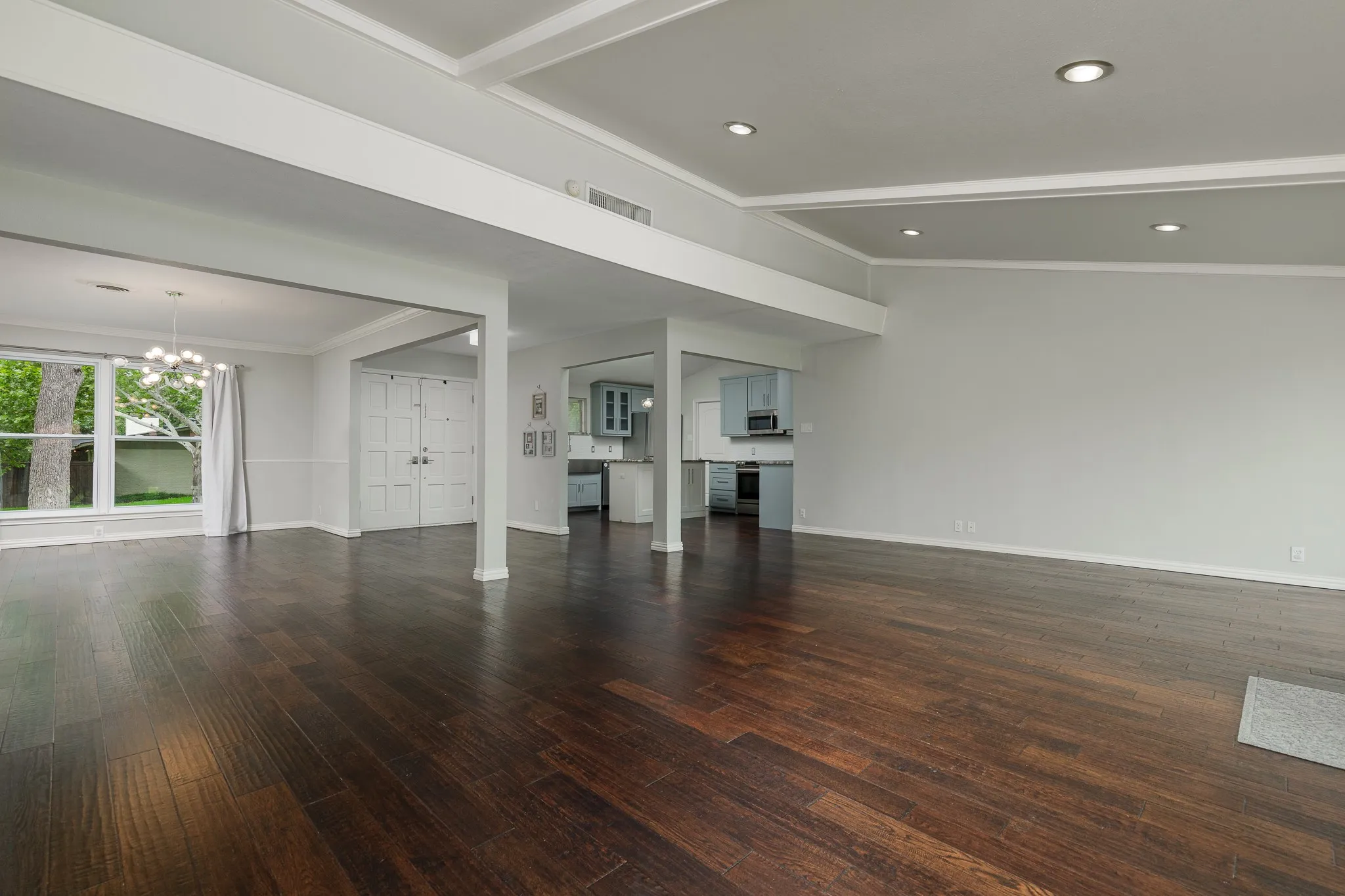 Single Family Residence For Sale in Dallas County , 3672 Midpines Drive, Dallas, Texas 75229, 4 Bedroom, 3 Bathroom, 2 Garage spaces, 2,148 Sqft, built in 1959, mls#21304880, Real Estate Agent in Dallas, Homes For Sale in Dallas county, Homes For Sale in Dallas, Realtor in Dallas Texas, Real Estate Brokerage Independent Realty Texas, Luminita Cordes Realtor