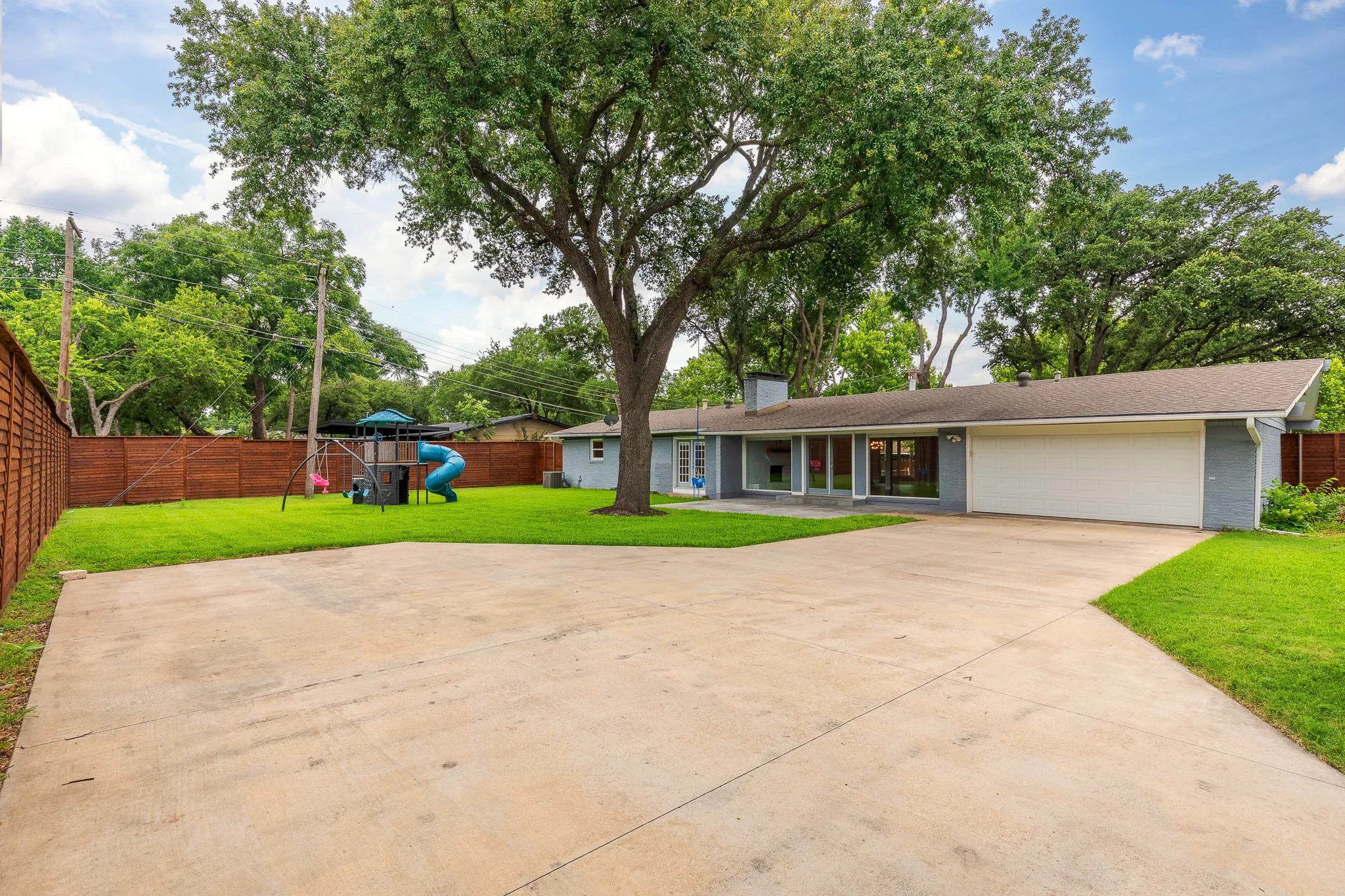 Single Family Residence For Sale in Dallas County , 3672 Midpines Drive, Dallas, Texas 75229, 4 Bedroom, 3 Bathroom, 2 Garage spaces, 2,148 Sqft, built in 1959, mls#21304880, Real Estate Agent in Dallas, Homes For Sale in Dallas county, Homes For Sale in Dallas, Realtor in Dallas Texas, Real Estate Brokerage Independent Realty Texas, Luminita Cordes Realtor