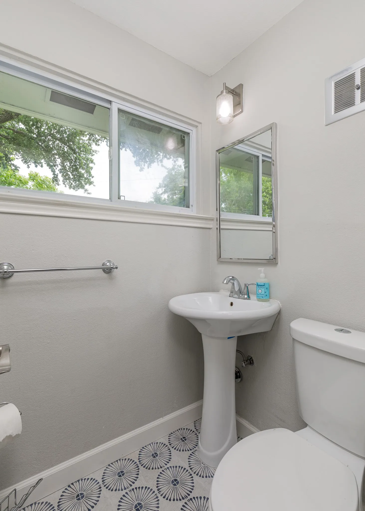 Single Family Residence For Sale in Dallas County , 3672 Midpines Drive, Dallas, Texas 75229, 4 Bedroom, 3 Bathroom, 2 Garage spaces, 2,148 Sqft, built in 1959, mls#21304880, Real Estate Agent in Dallas, Homes For Sale in Dallas county, Homes For Sale in Dallas, Realtor in Dallas Texas, Real Estate Brokerage Independent Realty Texas, Luminita Cordes Realtor