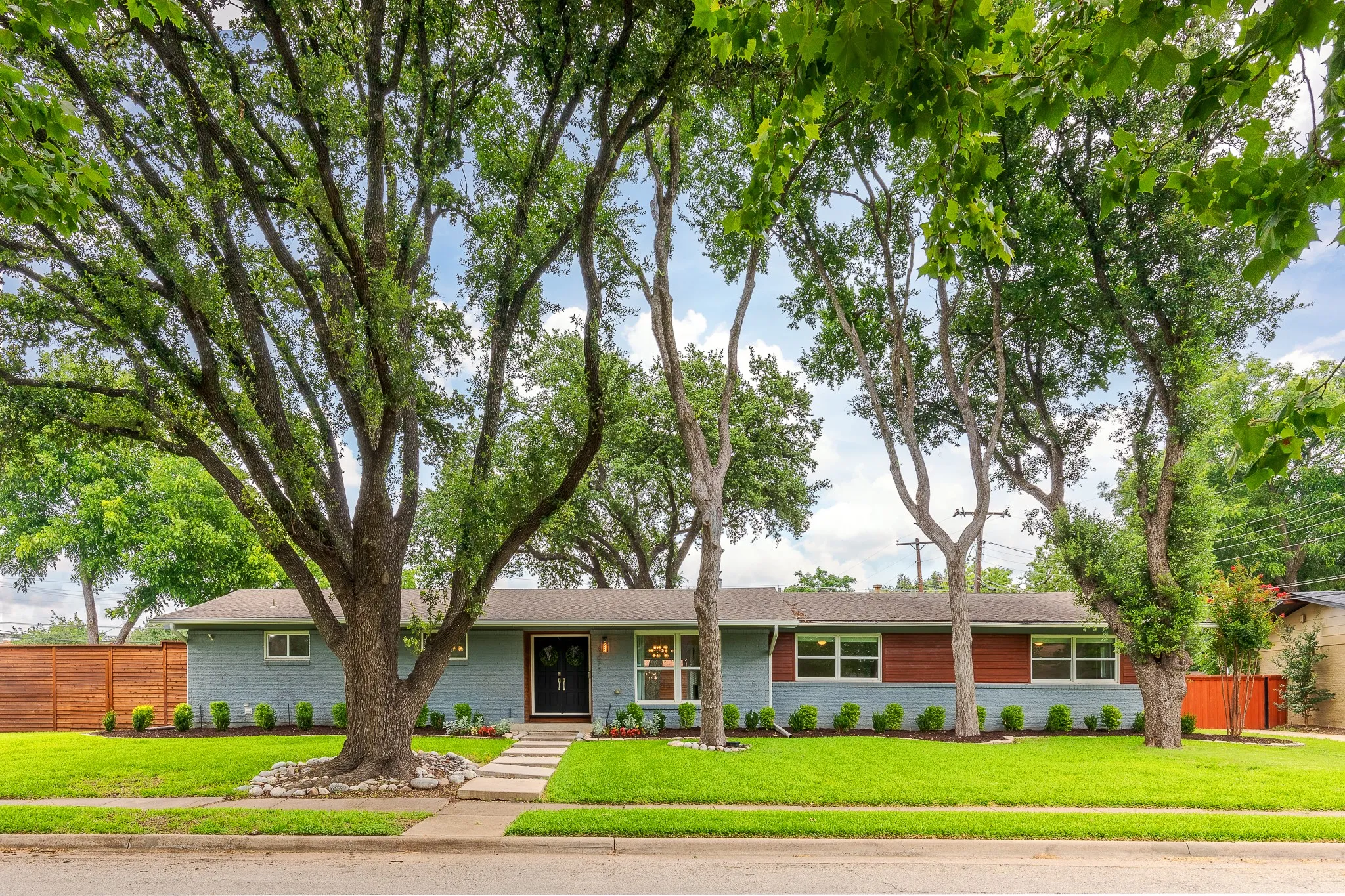 Single Family Residence For Sale in Dallas County , 3672 Midpines Drive, Dallas, Texas 75229, 4 Bedroom, 3 Bathroom, 2 Garage spaces, 2,148 Sqft, built in 1959, mls#21304880, Real Estate Agent in Dallas, Homes For Sale in Dallas county, Homes For Sale in Dallas, Realtor in Dallas Texas, Real Estate Brokerage Independent Realty Texas, Luminita Cordes Realtor
