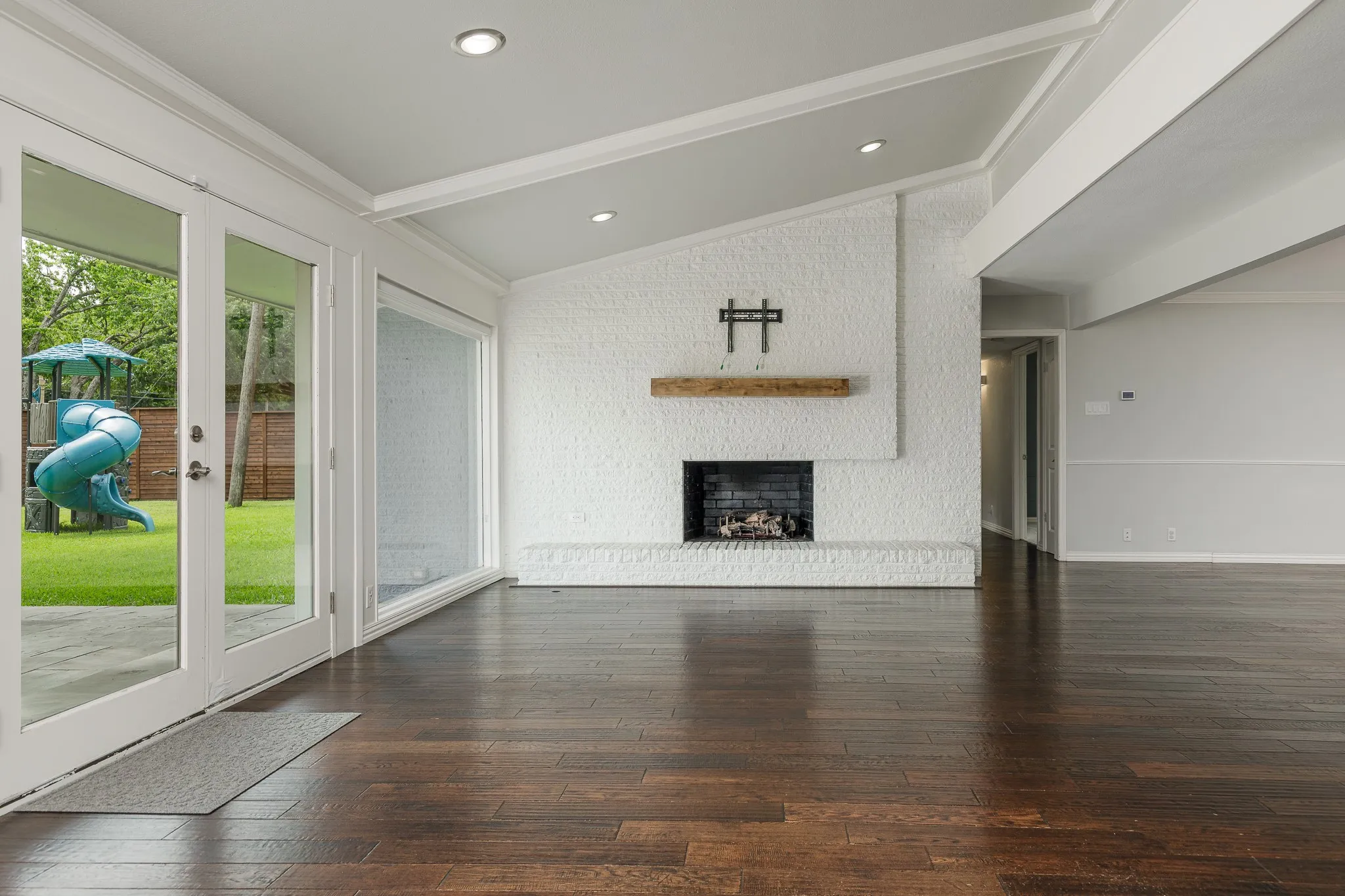 Single Family Residence For Sale in Dallas County , 3672 Midpines Drive, Dallas, Texas 75229, 4 Bedroom, 3 Bathroom, 2 Garage spaces, 2,148 Sqft, built in 1959, mls#21304880, Real Estate Agent in Dallas, Homes For Sale in Dallas county, Homes For Sale in Dallas, Realtor in Dallas Texas, Real Estate Brokerage Independent Realty Texas, Luminita Cordes Realtor