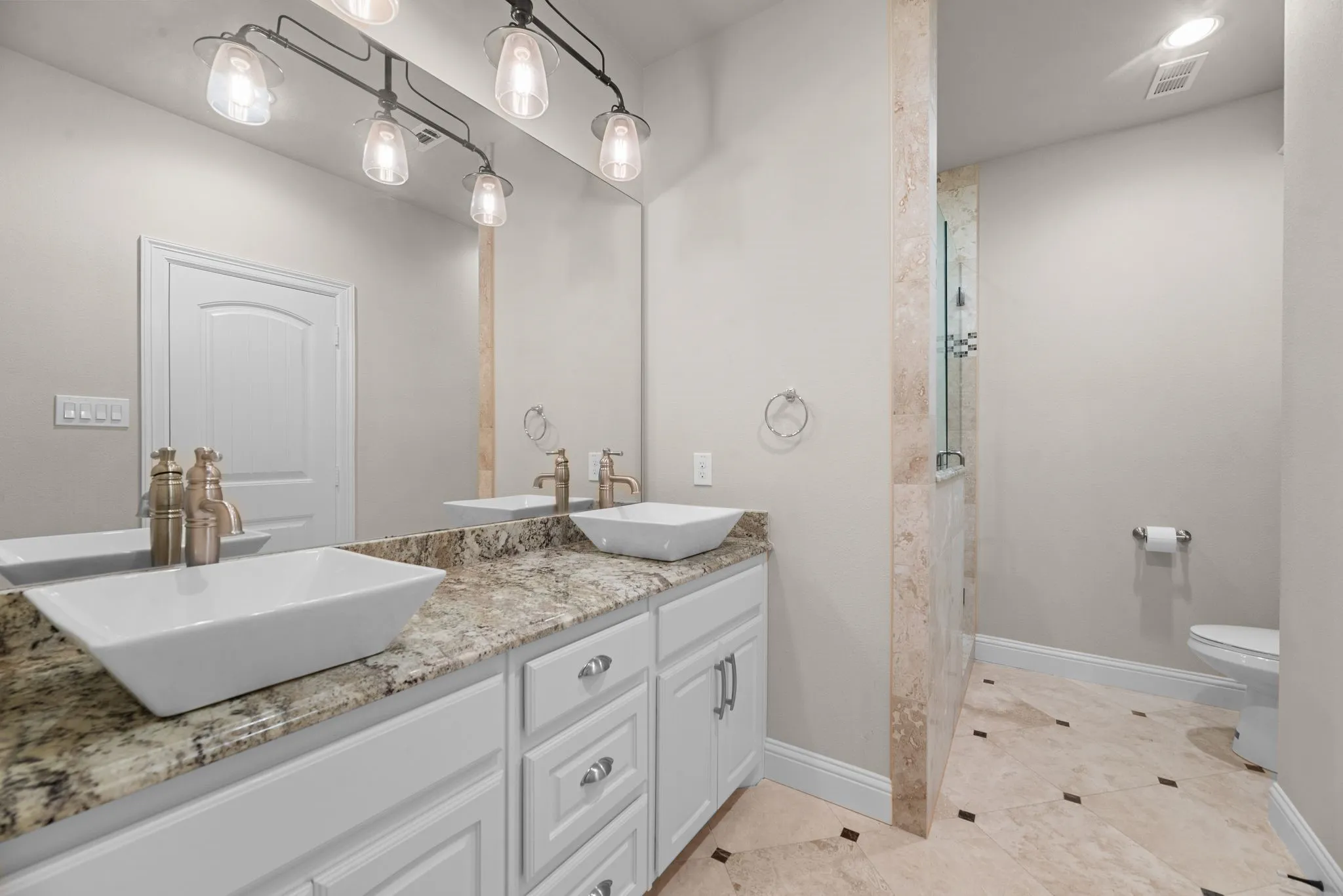 Single Family Residence For Sale in Navarro County , 146 SE County Road 2230k, Corsicana, Texas 75109, 5 Bedroom, 6 Bathroom, 3 Garage spaces, 4,005 Sqft, built in 2013, mls#21302064, Real Estate Agent in Corsicana, Homes For Sale in Navarro county, Homes For Sale in Corsicana, Realtor in Corsicana Texas, Real Estate Brokerage Independent Realty Texas, Luminita Cordes Realtor