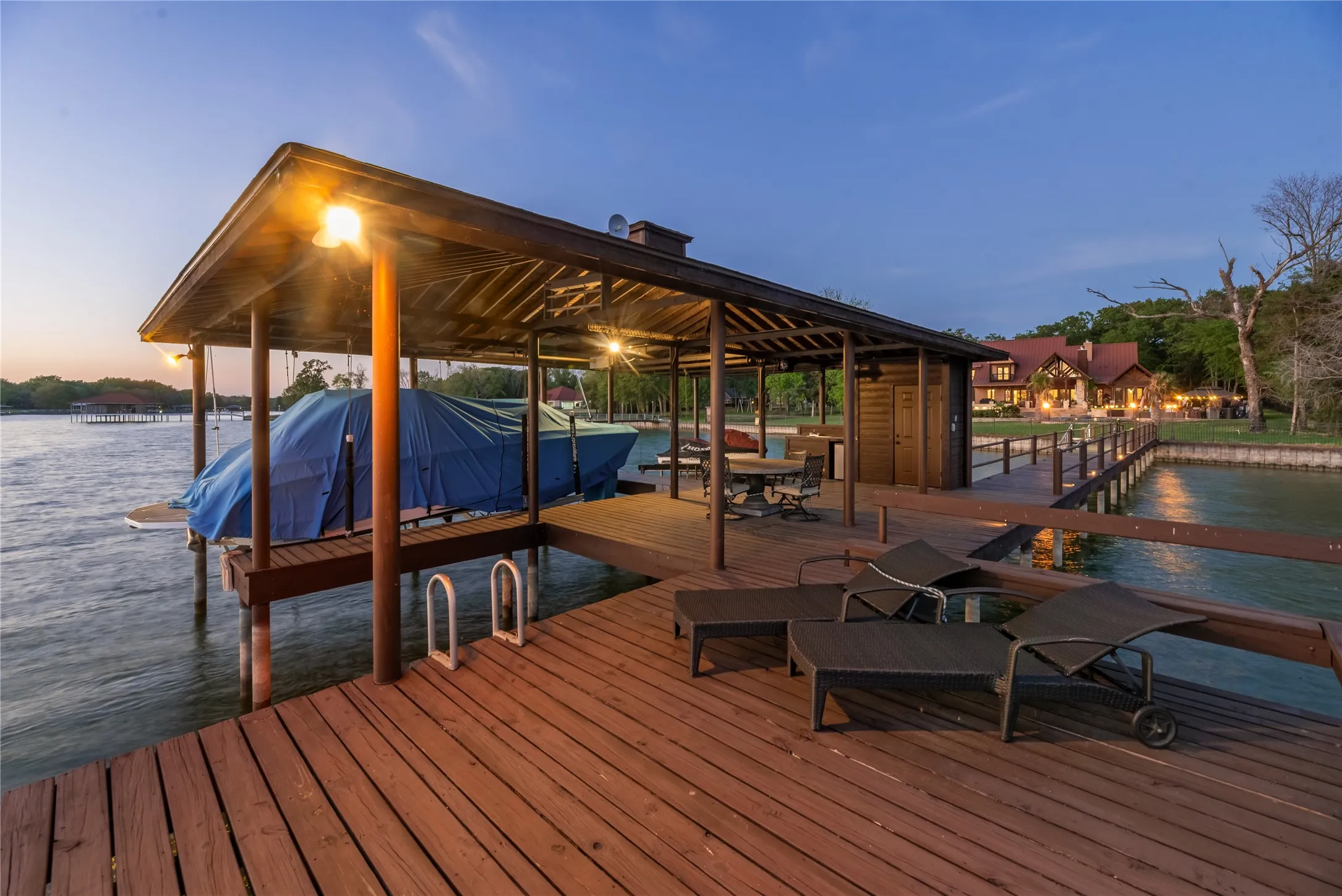 Single Family Residence For Sale in Navarro County , 146 SE County Road 2230k, Corsicana, Texas 75109, 5 Bedroom, 6 Bathroom, 3 Garage spaces, 4,005 Sqft, built in 2013, mls#21302064, Real Estate Agent in Corsicana, Homes For Sale in Navarro county, Homes For Sale in Corsicana, Realtor in Corsicana Texas, Real Estate Brokerage Independent Realty Texas, Luminita Cordes Realtor
