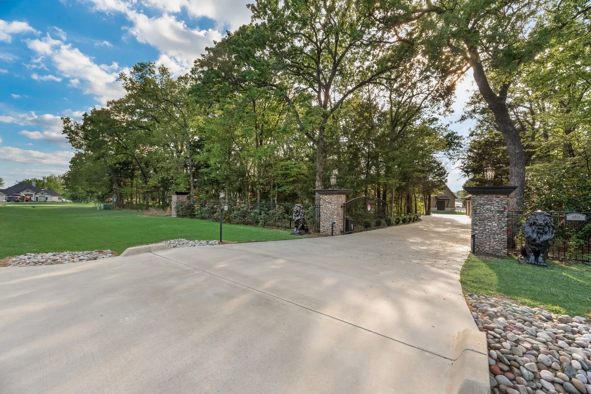 Single Family Residence For Sale in Navarro County , 146 SE County Road 2230k, Corsicana, Texas 75109, 5 Bedroom, 6 Bathroom, 3 Garage spaces, 4,005 Sqft, built in 2013, mls#21302064, Real Estate Agent in Corsicana, Homes For Sale in Navarro county, Homes For Sale in Corsicana, Realtor in Corsicana Texas, Real Estate Brokerage Independent Realty Texas, Luminita Cordes Realtor