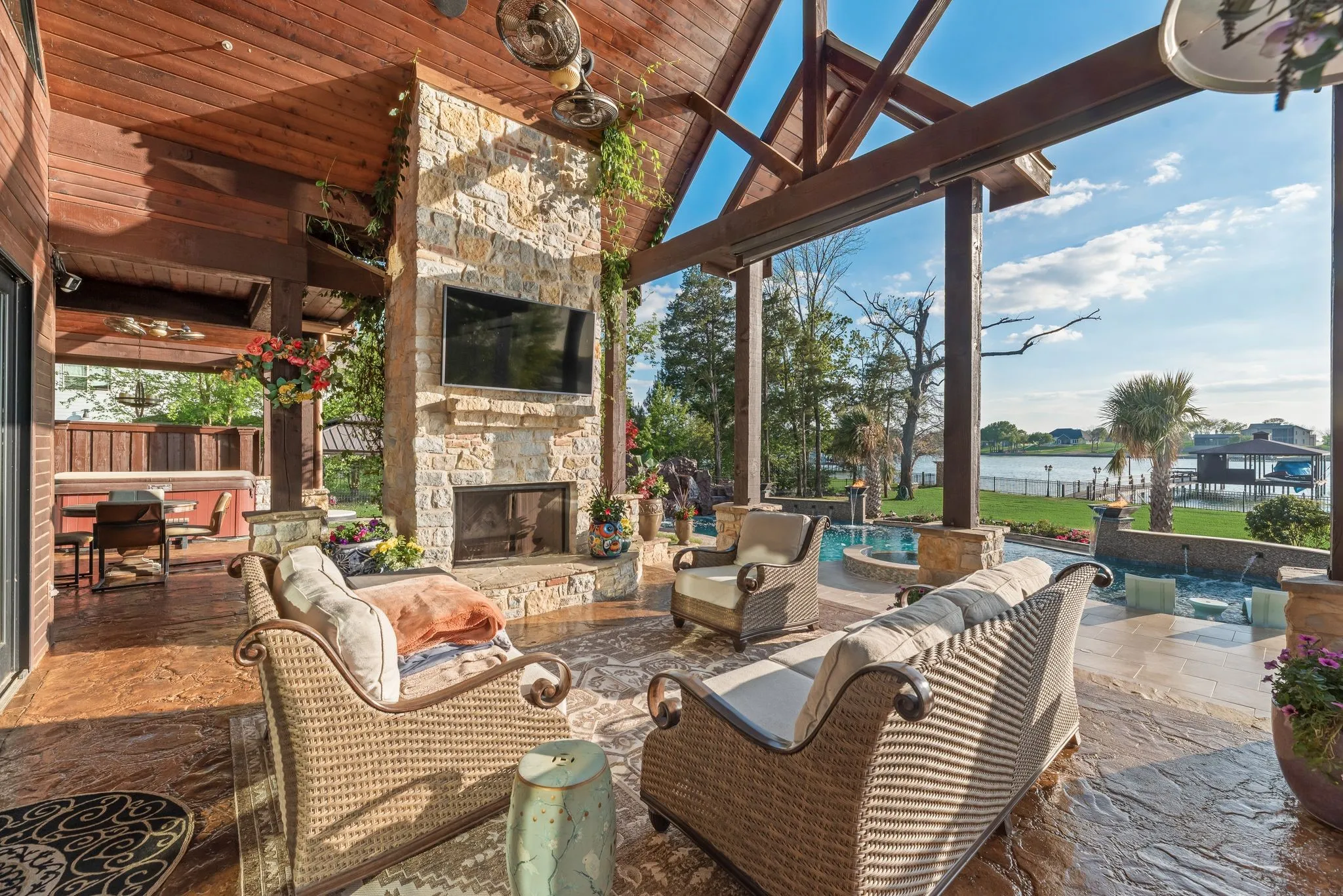 Single Family Residence For Sale in Navarro County , 146 SE County Road 2230k, Corsicana, Texas 75109, 5 Bedroom, 6 Bathroom, 3 Garage spaces, 4,005 Sqft, built in 2013, mls#21302064, Real Estate Agent in Corsicana, Homes For Sale in Navarro county, Homes For Sale in Corsicana, Realtor in Corsicana Texas, Real Estate Brokerage Independent Realty Texas, Luminita Cordes Realtor