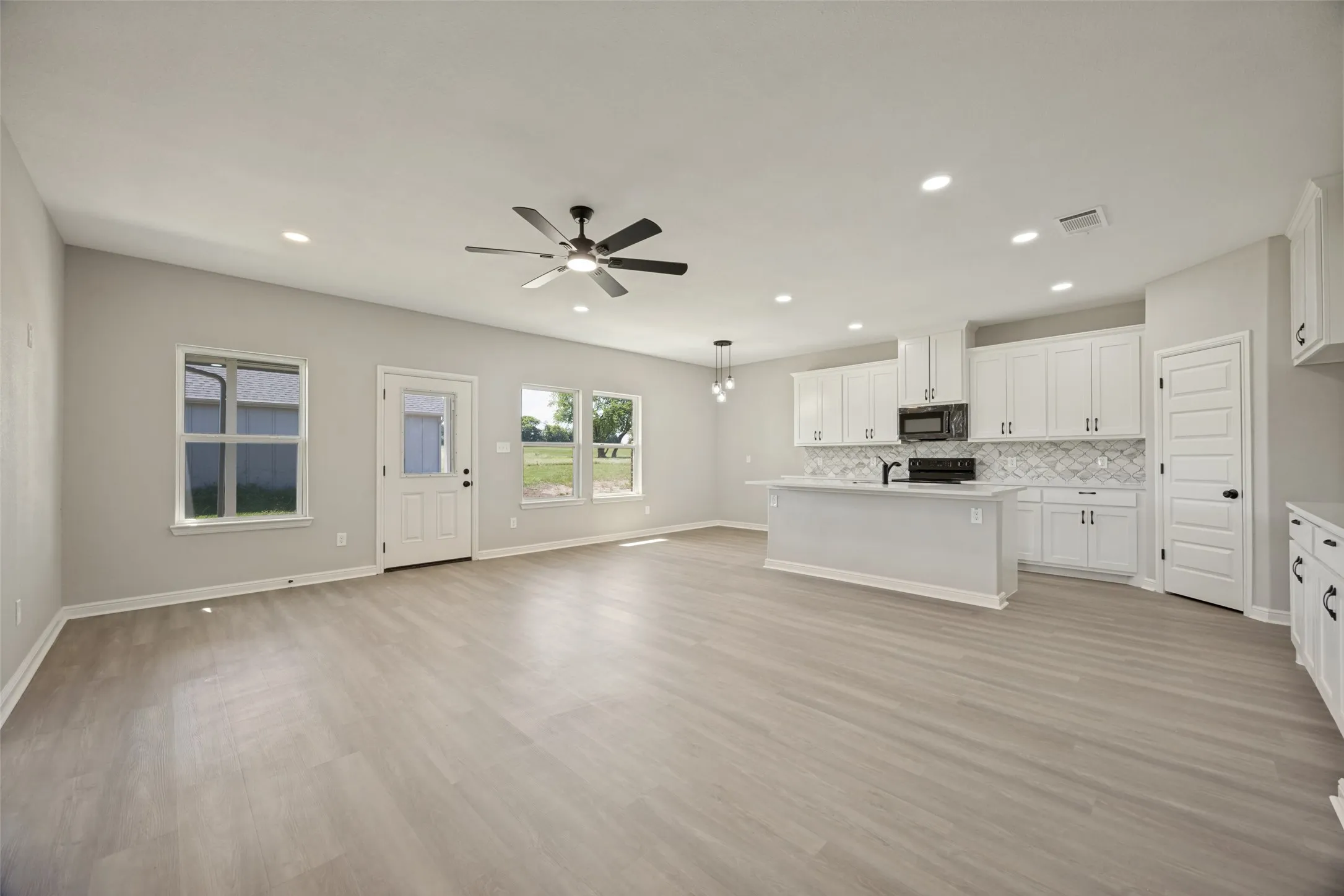 Single Family Residence For Sale in Fannin County , 1948 County Road 1255, Savoy, Texas 75479, 4 Bedroom, 2 Bathroom, 2 Garage spaces, 1,823 Sqft, built in 2025, mls#21297777, Real Estate Agent in Savoy, Homes For Sale in Fannin county, Homes For Sale in Savoy, Realtor in Savoy Texas, Real Estate Brokerage Independent Realty Texas, Luminita Cordes Realtor