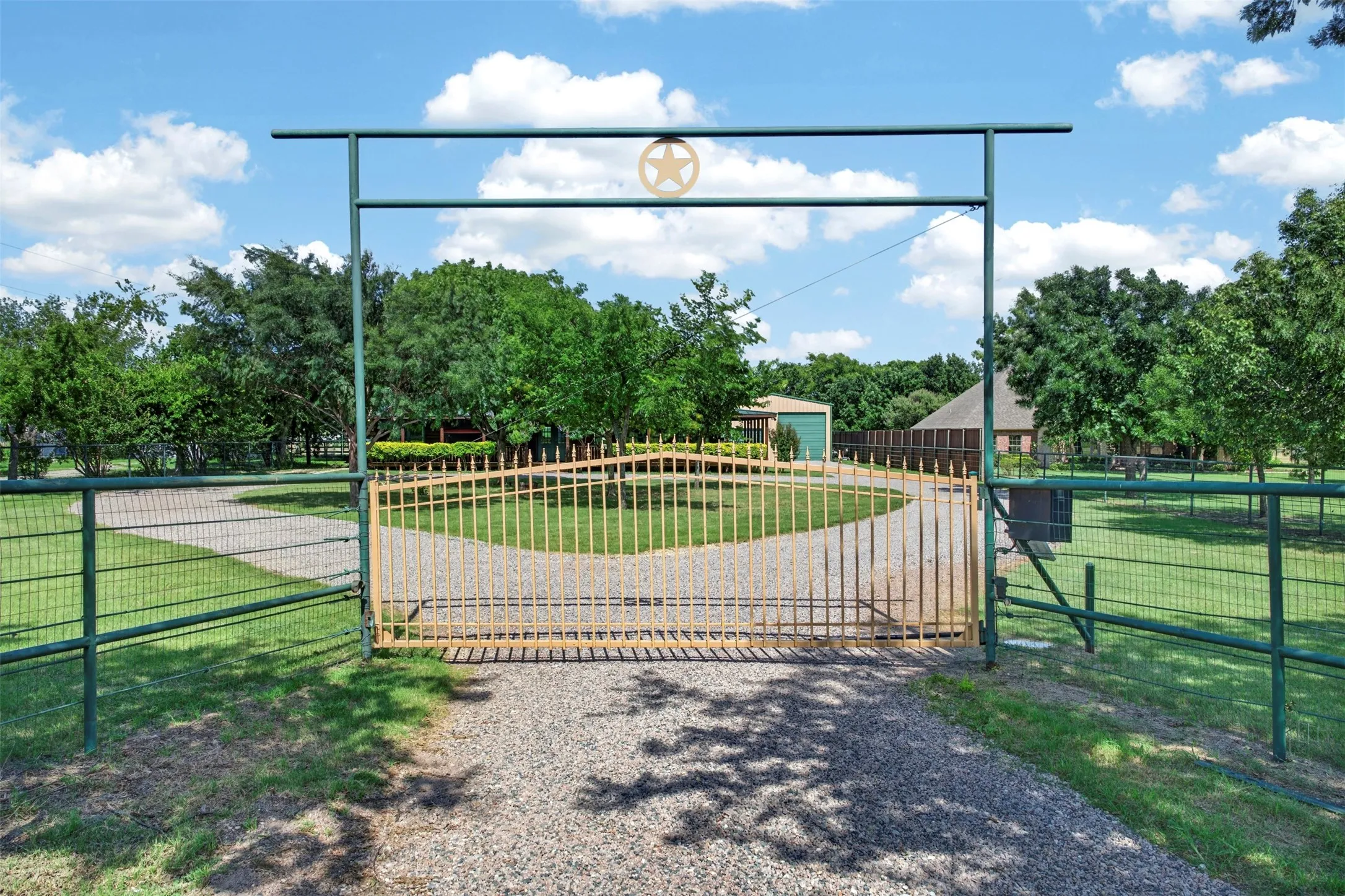 Single Family Residence For Sale in Denton County , 2270 Mitchell Road, Krum, Texas 76249, 3 Bedroom, 2 Bathroom, 2 Garage spaces, 1,736 Sqft, built in 2018, mls#21299539, Real Estate Agent in Krum, Homes For Sale in Denton county, Homes For Sale in Krum, Realtor in Krum Texas, Real Estate Brokerage Independent Realty Texas, Luminita Cordes Realtor