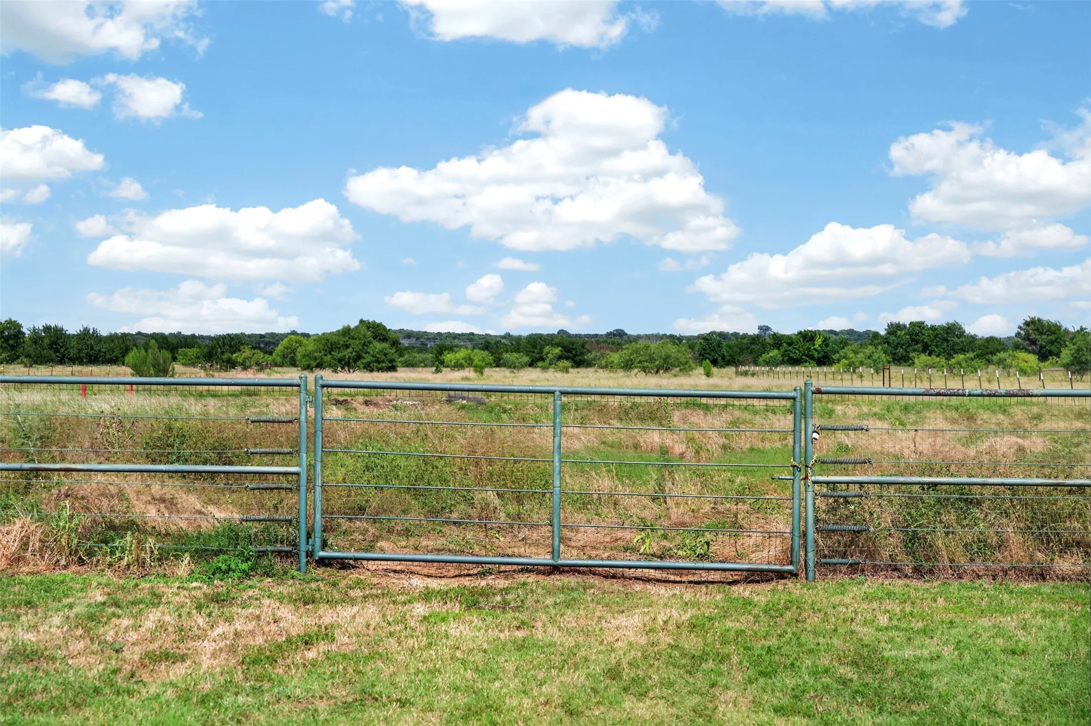 Single Family Residence For Sale in Denton County , 2270 Mitchell Road, Krum, Texas 76249, 3 Bedroom, 2 Bathroom, 2 Garage spaces, 1,736 Sqft, built in 2018, mls#21299539, Real Estate Agent in Krum, Homes For Sale in Denton county, Homes For Sale in Krum, Realtor in Krum Texas, Real Estate Brokerage Independent Realty Texas, Luminita Cordes Realtor