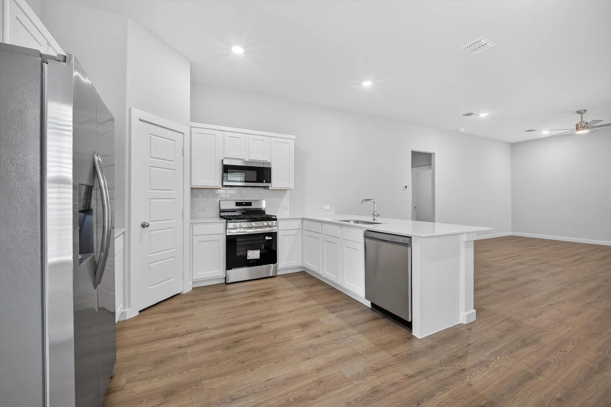 Single Family Residence For Rent in Collin County , 120 Greenbriar Drive, Princeton, Texas 75071, 3 Bedroom, 2 Bathroom, 2 Garage spaces, 1,662 Sqft, built in 2026, mls#21305884, Real Estate Agent in Princeton, Homes For Rent in Collin county, Homes For Rent in Princeton, Realtor in Princeton Texas, Real Estate Brokerage Independent Realty Texas, Luminita Cordes Realtor