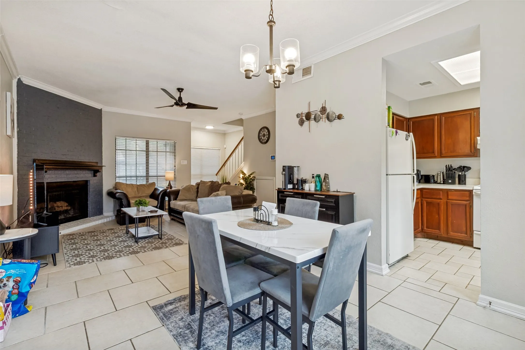Townhouse For Sale in Dallas County , 9910 Royal Lane 505, Dallas, Texas 75231, 2 Bedroom, 2 Bathroom, Garage spaces, 1,070 Sqft, built in 1981, Price $184,000, mls#21305725, Real Estate Agent in Dallas, Homes For Sale in Dallas county, Homes For Sale in Dallas, Realtor in Dallas Texas, Real Estate Brokerage Independent Realty Texas, Luminita Cordes Realtor
