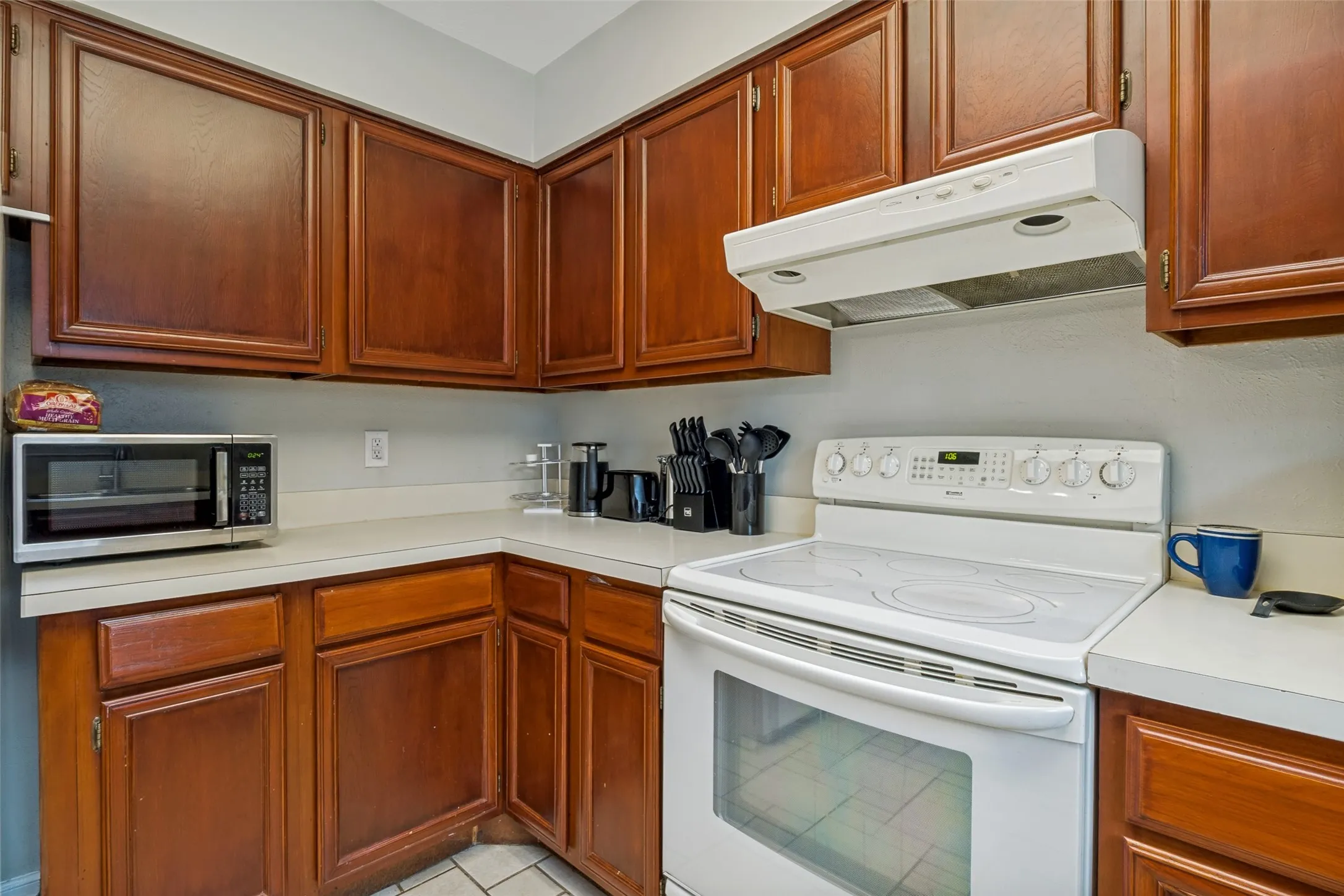 Townhouse For Sale in Dallas County , 9910 Royal Lane 505, Dallas, Texas 75231, 2 Bedroom, 2 Bathroom, Garage spaces, 1,070 Sqft, built in 1981, Price $184,000, mls#21305725, Real Estate Agent in Dallas, Homes For Sale in Dallas county, Homes For Sale in Dallas, Realtor in Dallas Texas, Real Estate Brokerage Independent Realty Texas, Luminita Cordes Realtor