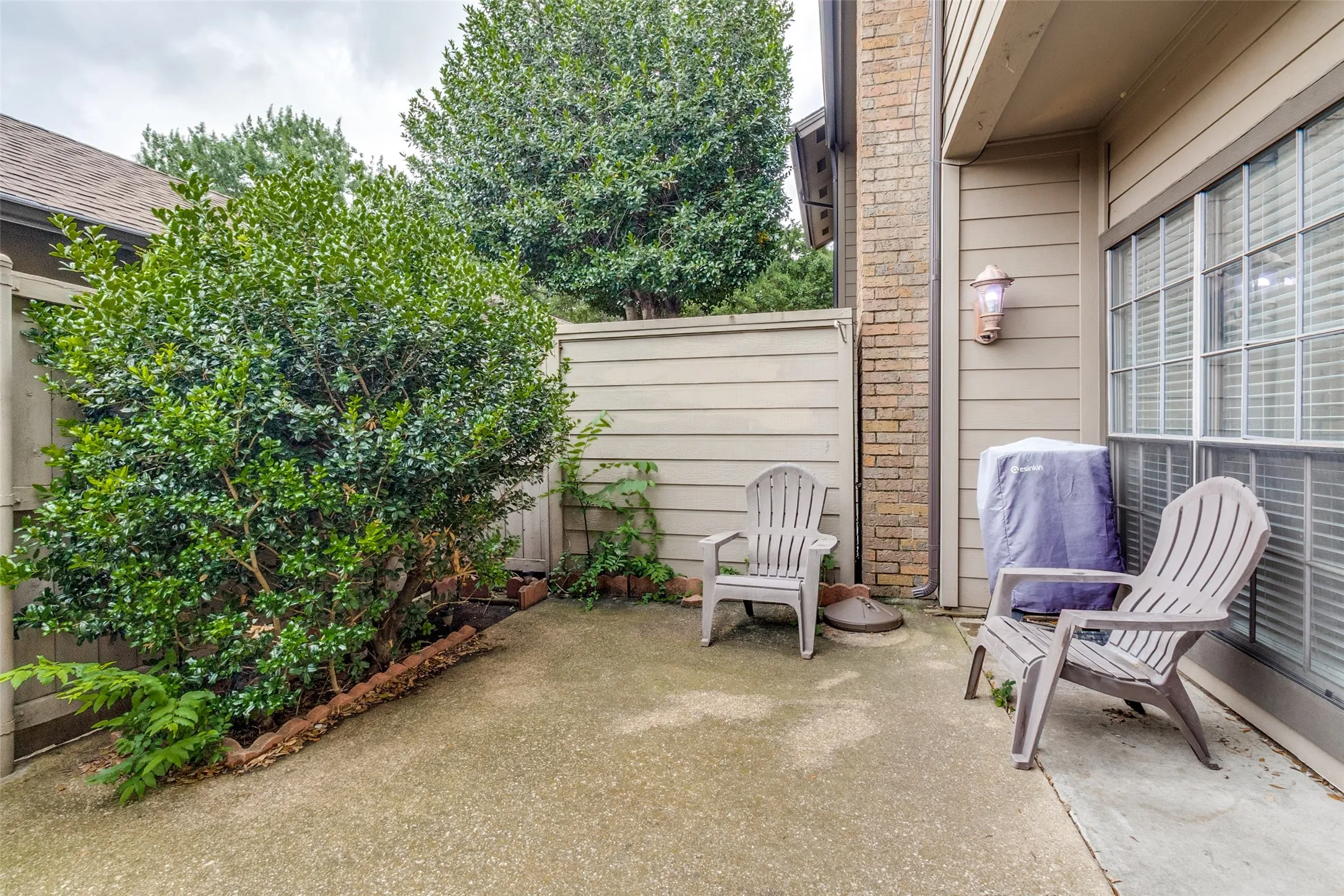 Townhouse For Sale in Dallas County , 9910 Royal Lane 505, Dallas, Texas 75231, 2 Bedroom, 2 Bathroom, Garage spaces, 1,070 Sqft, built in 1981, Price $184,000, mls#21305725, Real Estate Agent in Dallas, Homes For Sale in Dallas county, Homes For Sale in Dallas, Realtor in Dallas Texas, Real Estate Brokerage Independent Realty Texas, Luminita Cordes Realtor
