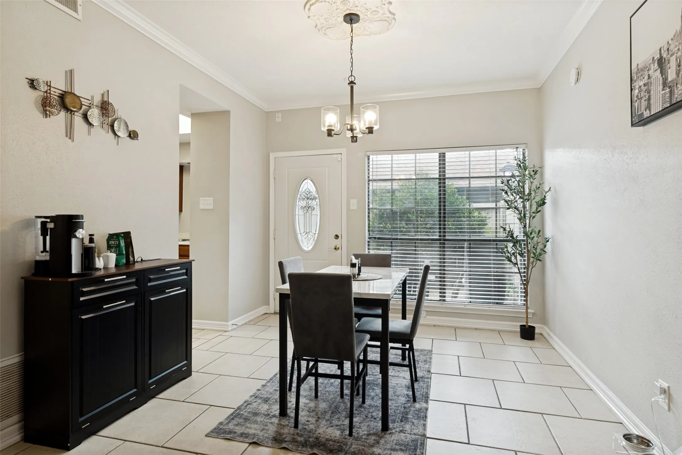 Townhouse For Sale in Dallas County , 9910 Royal Lane 505, Dallas, Texas 75231, 2 Bedroom, 2 Bathroom, Garage spaces, 1,070 Sqft, built in 1981, Price $184,000, mls#21305725, Real Estate Agent in Dallas, Homes For Sale in Dallas county, Homes For Sale in Dallas, Realtor in Dallas Texas, Real Estate Brokerage Independent Realty Texas, Luminita Cordes Realtor