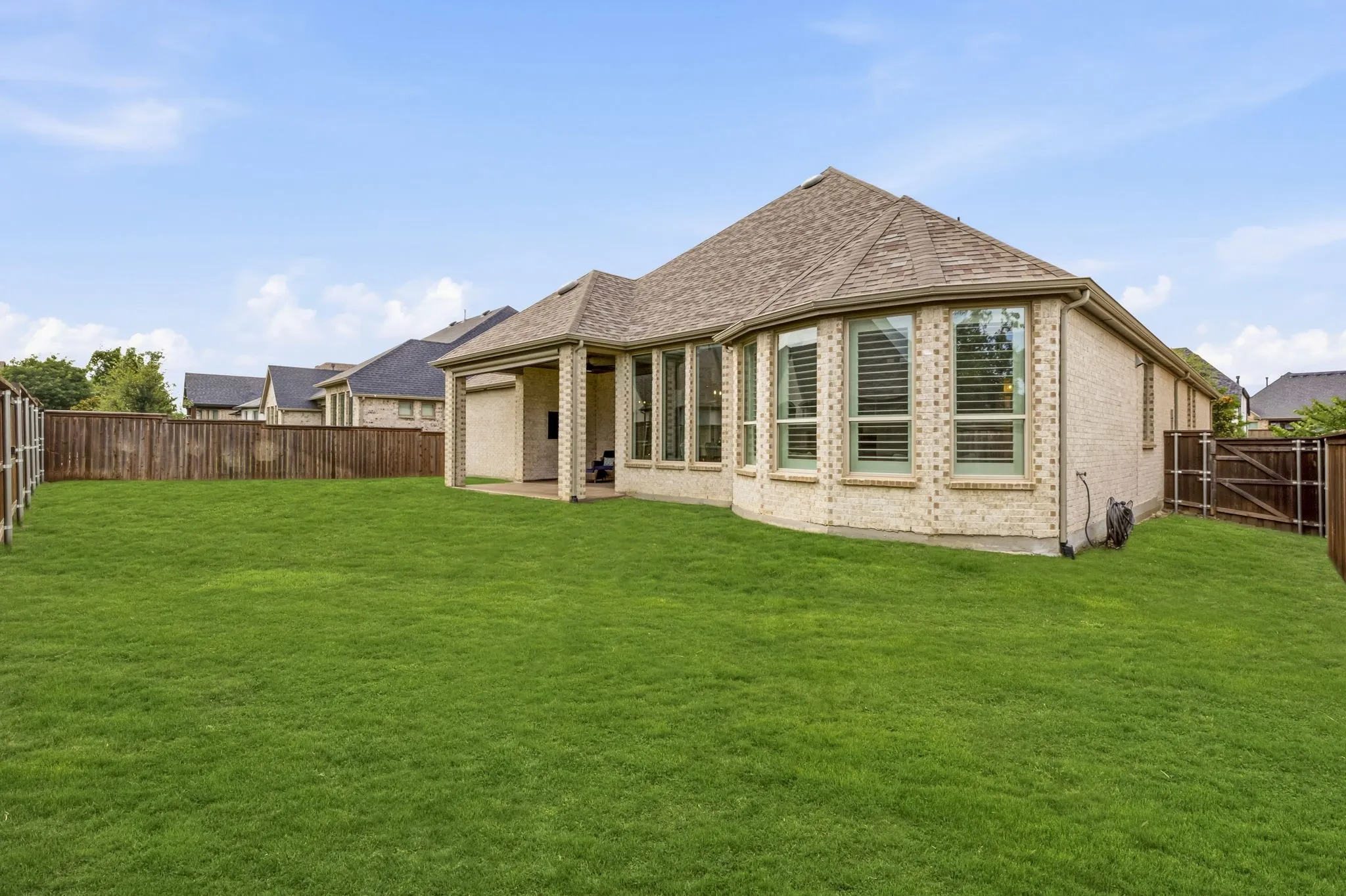 Single Family Residence For Sale in Collin County , 2905 Maverick Way, Celina, Texas 75009, 4 Bedroom, 5 Bathroom, 3 Garage spaces, 3,593 Sqft, built in 2020, mls#21303596, Real Estate Agent in Celina, Homes For Sale in Collin county, Homes For Sale in Celina, Realtor in Celina Texas, Real Estate Brokerage Independent Realty Texas, Luminita Cordes Realtor