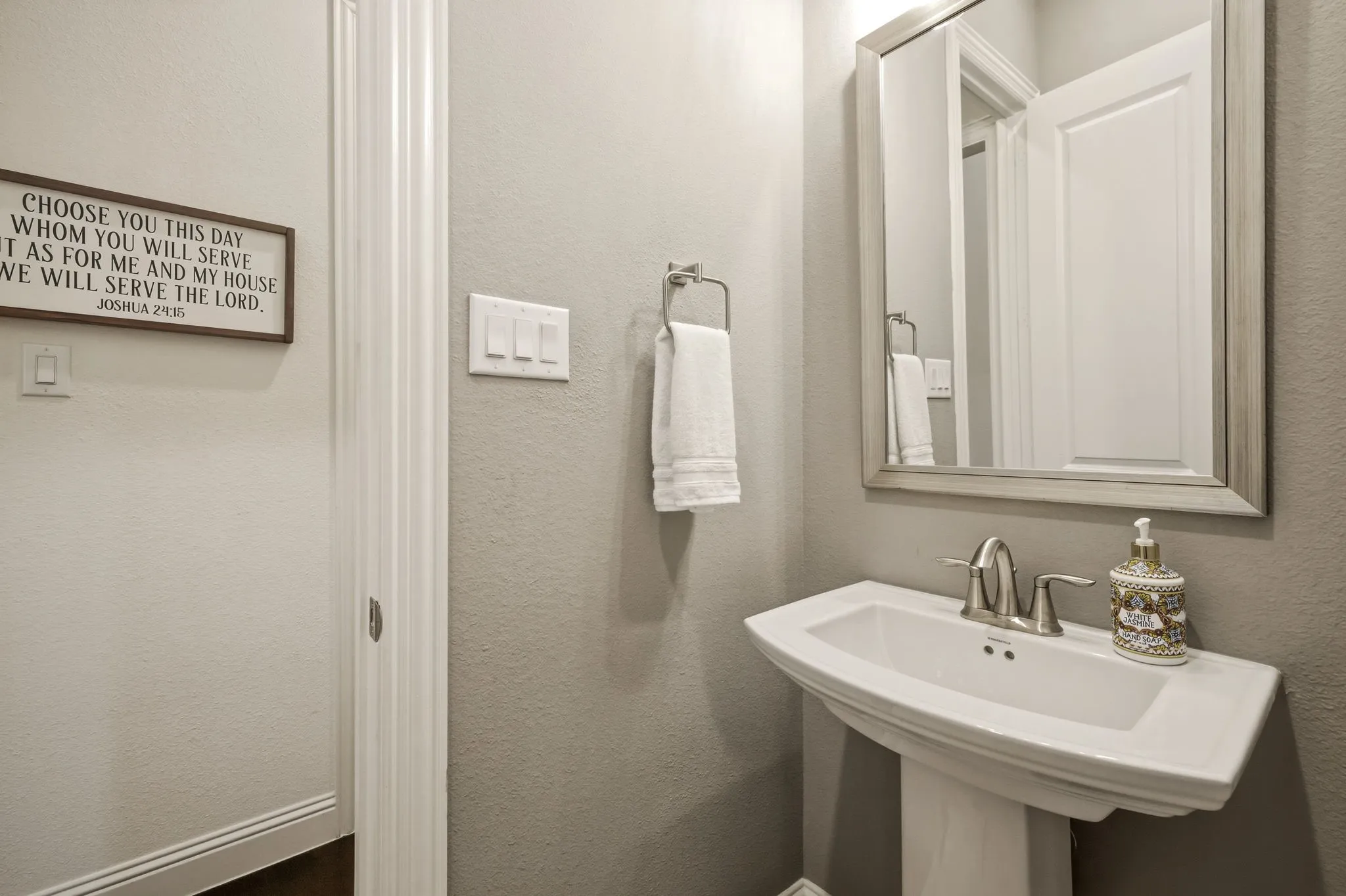Single Family Residence For Sale in Collin County , 2905 Maverick Way, Celina, Texas 75009, 4 Bedroom, 5 Bathroom, 3 Garage spaces, 3,593 Sqft, built in 2020, mls#21303596, Real Estate Agent in Celina, Homes For Sale in Collin county, Homes For Sale in Celina, Realtor in Celina Texas, Real Estate Brokerage Independent Realty Texas, Luminita Cordes Realtor