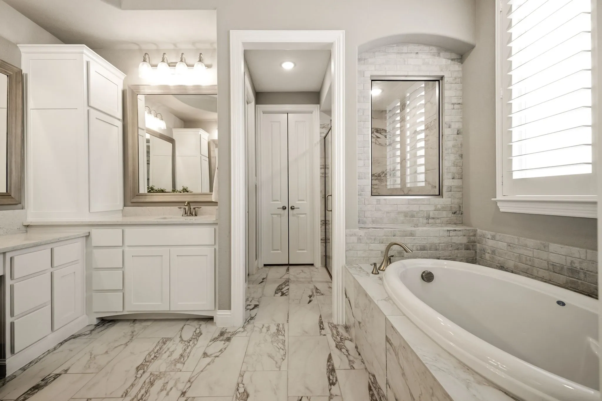 Single Family Residence For Sale in Collin County , 2905 Maverick Way, Celina, Texas 75009, 4 Bedroom, 5 Bathroom, 3 Garage spaces, 3,593 Sqft, built in 2020, mls#21303596, Real Estate Agent in Celina, Homes For Sale in Collin county, Homes For Sale in Celina, Realtor in Celina Texas, Real Estate Brokerage Independent Realty Texas, Luminita Cordes Realtor