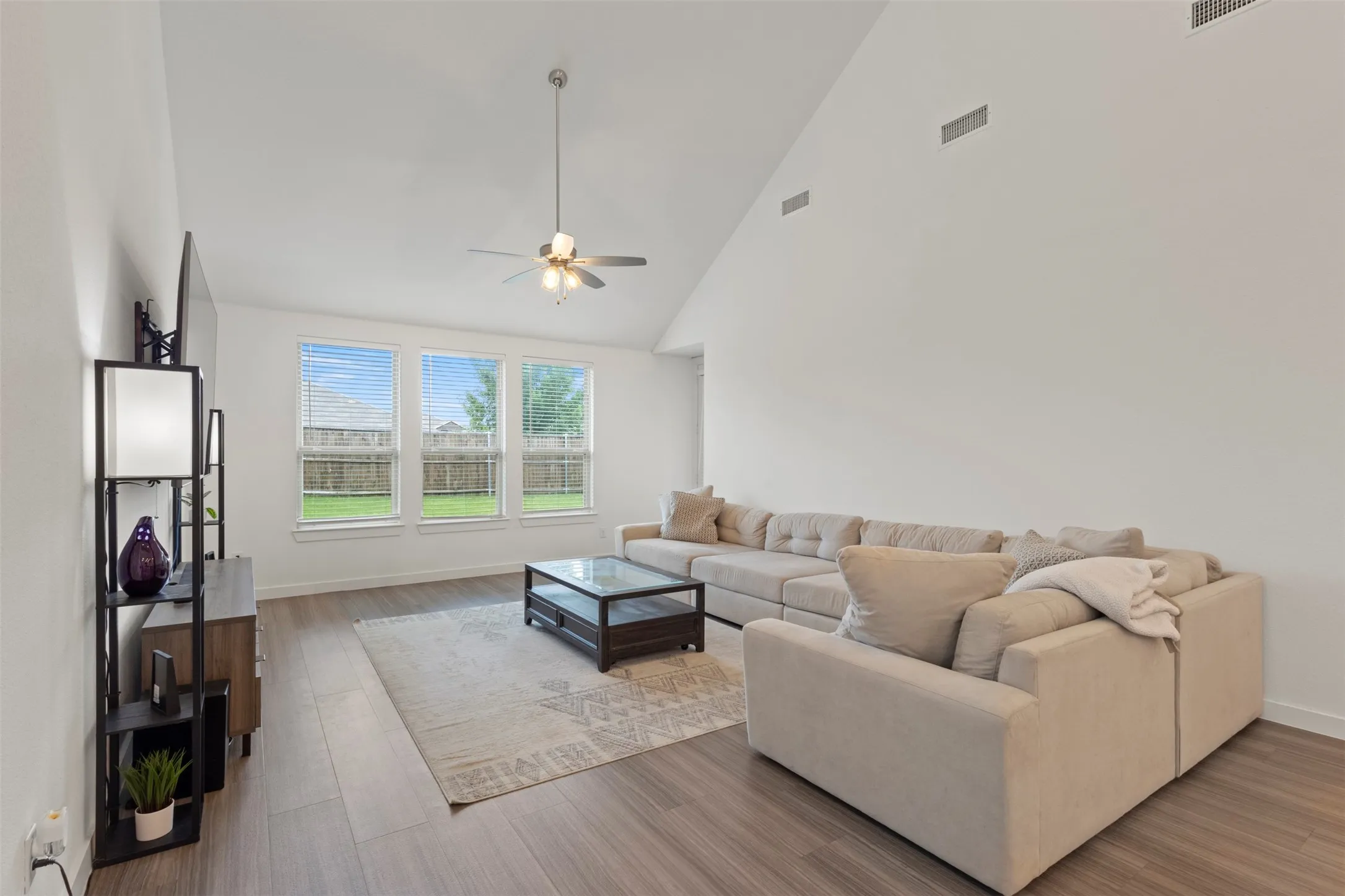 Single Family Residence For Sale in Denton County , 1848 Coronet Avenue, Aubrey, Texas 76227, 3 Bedroom, 3 Bathroom, 2 Garage spaces, 2,262 Sqft, built in 2021, mls#21305808, Real Estate Agent in Aubrey, Homes For Sale in Denton county, Homes For Sale in Aubrey, Realtor in Aubrey Texas, Real Estate Brokerage Independent Realty Texas, Luminita Cordes Realtor