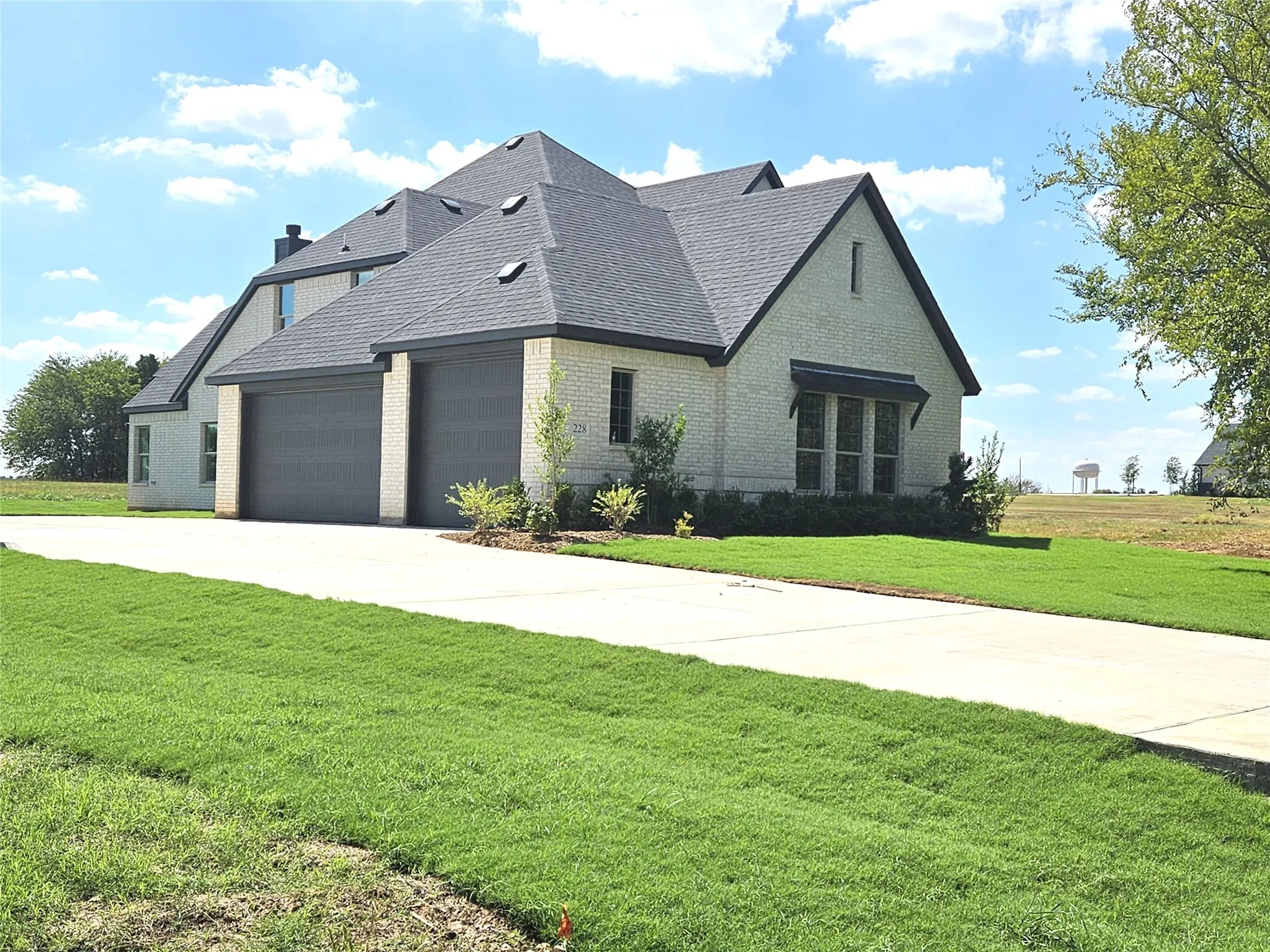 Single Family Residence For Sale in Grayson County , 228 Pronghorn Drive, Gordonville, Texas 76245, 4 Bedroom, 4 Bathroom, 6 Garage spaces, 2,863 Sqft, built in 2026, mls#21305918, Real Estate Agent in Gordonville, Homes For Sale in Grayson county, Homes For Sale in Gordonville, Realtor in Gordonville Texas, Real Estate Brokerage Independent Realty Texas, Luminita Cordes Realtor