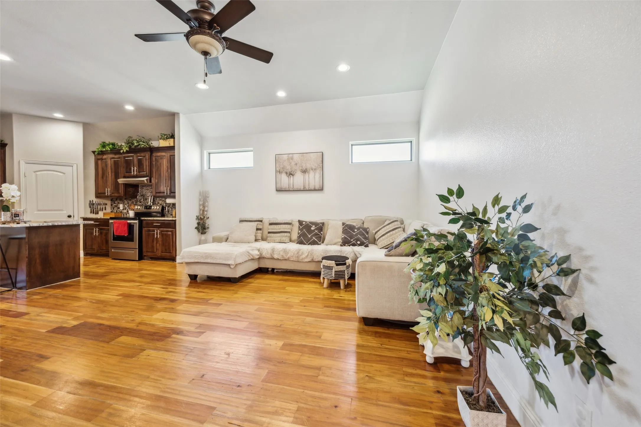 Single Family Residence For Sale in Dallas County , 2405 La Costa Drive, Rowlett, Texas 75088, 5 Bedroom, 5 Bathroom, 2 Garage spaces, 2,464 Sqft, built in 2017, mls#21303538, Real Estate Agent in Rowlett, Homes For Sale in Dallas county, Homes For Sale in Rowlett, Realtor in Rowlett Texas, Real Estate Brokerage Independent Realty Texas, Luminita Cordes Realtor