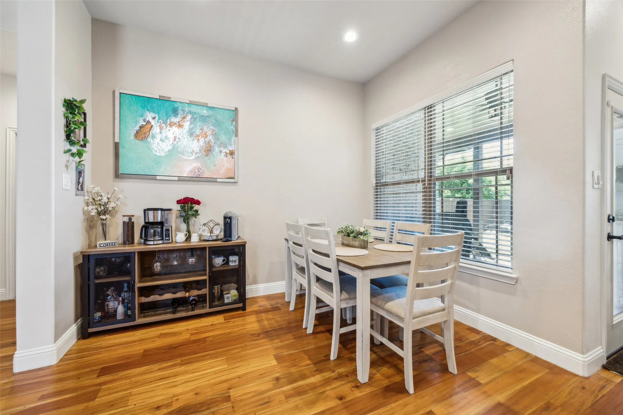 Single Family Residence For Sale in Dallas County , 2405 La Costa Drive, Rowlett, Texas 75088, 5 Bedroom, 5 Bathroom, 2 Garage spaces, 2,464 Sqft, built in 2017, mls#21303538, Real Estate Agent in Rowlett, Homes For Sale in Dallas county, Homes For Sale in Rowlett, Realtor in Rowlett Texas, Real Estate Brokerage Independent Realty Texas, Luminita Cordes Realtor