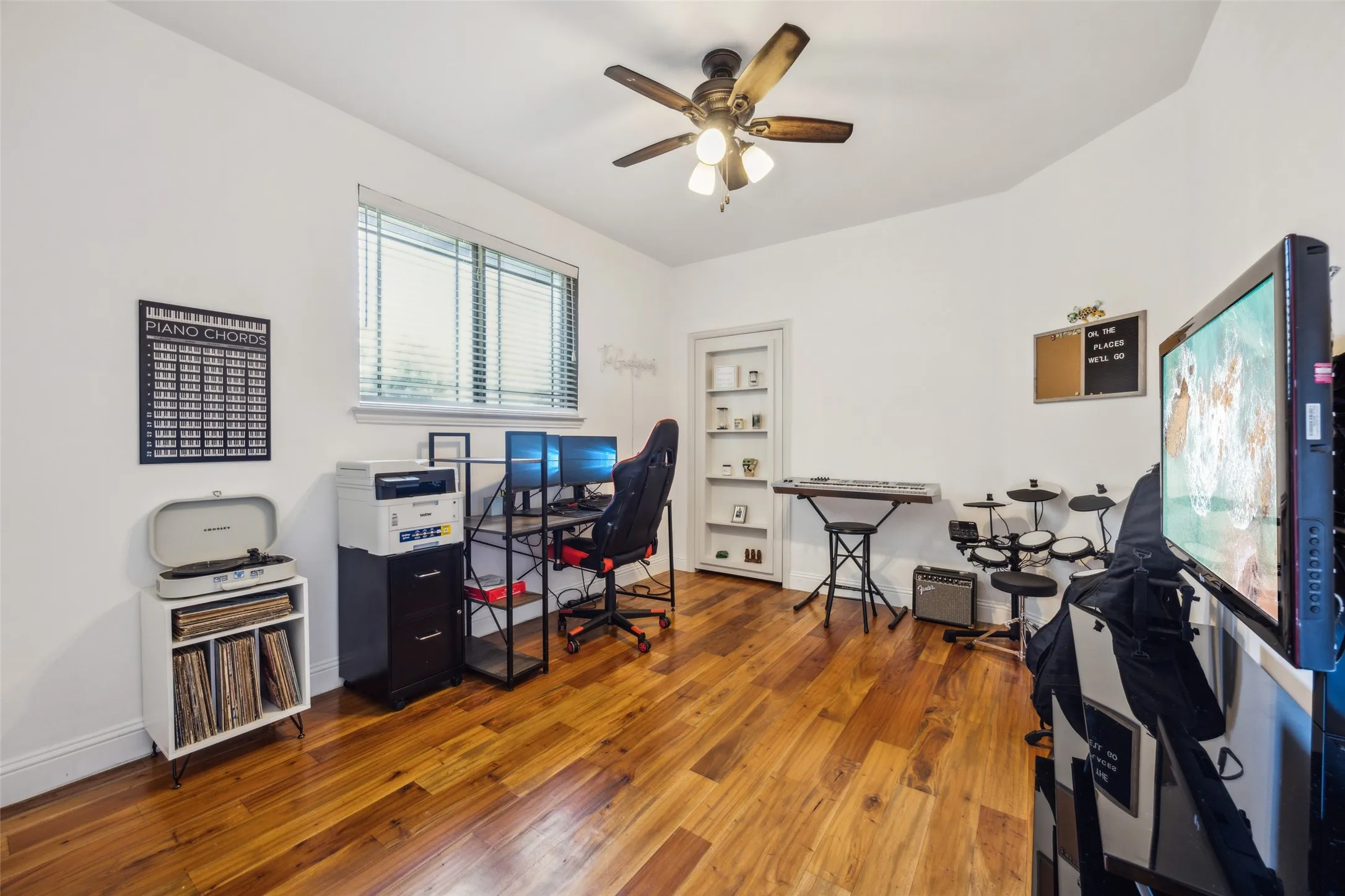 Single Family Residence For Sale in Dallas County , 2405 La Costa Drive, Rowlett, Texas 75088, 5 Bedroom, 5 Bathroom, 2 Garage spaces, 2,464 Sqft, built in 2017, mls#21303538, Real Estate Agent in Rowlett, Homes For Sale in Dallas county, Homes For Sale in Rowlett, Realtor in Rowlett Texas, Real Estate Brokerage Independent Realty Texas, Luminita Cordes Realtor